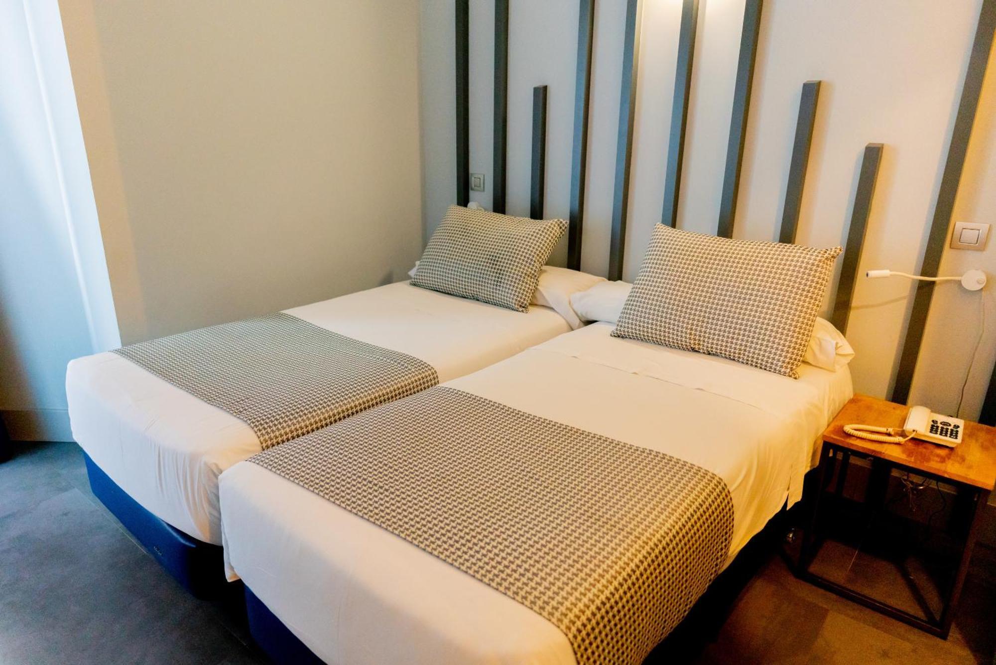 Twin Room Private Bathroom