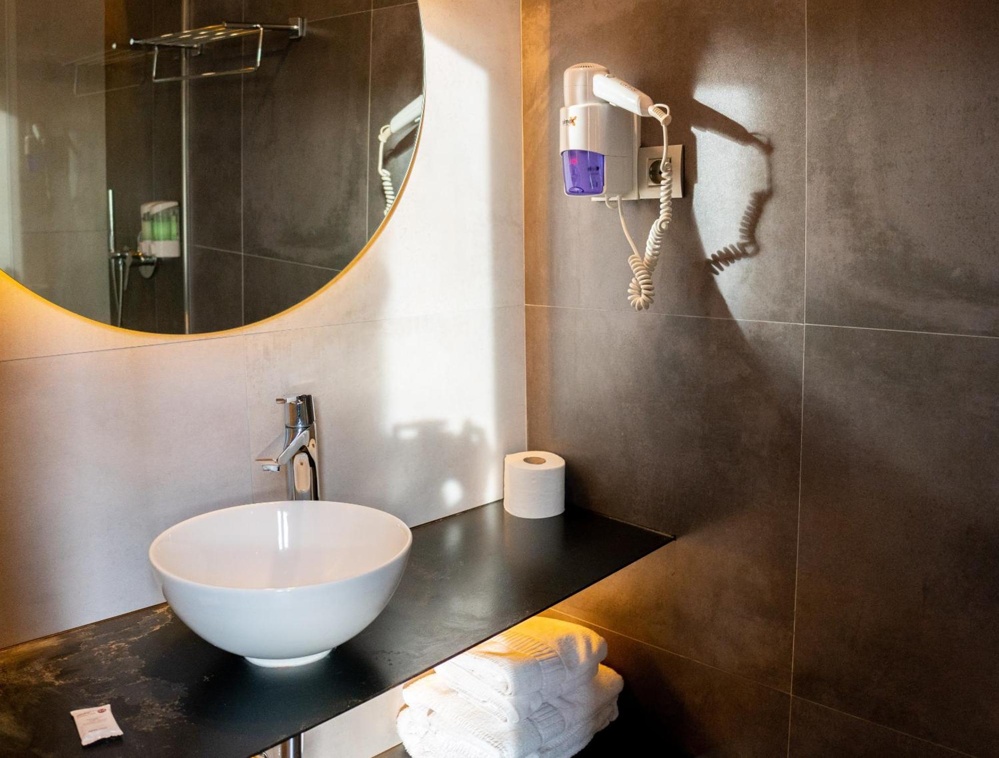 Twin Room Private Bathroom