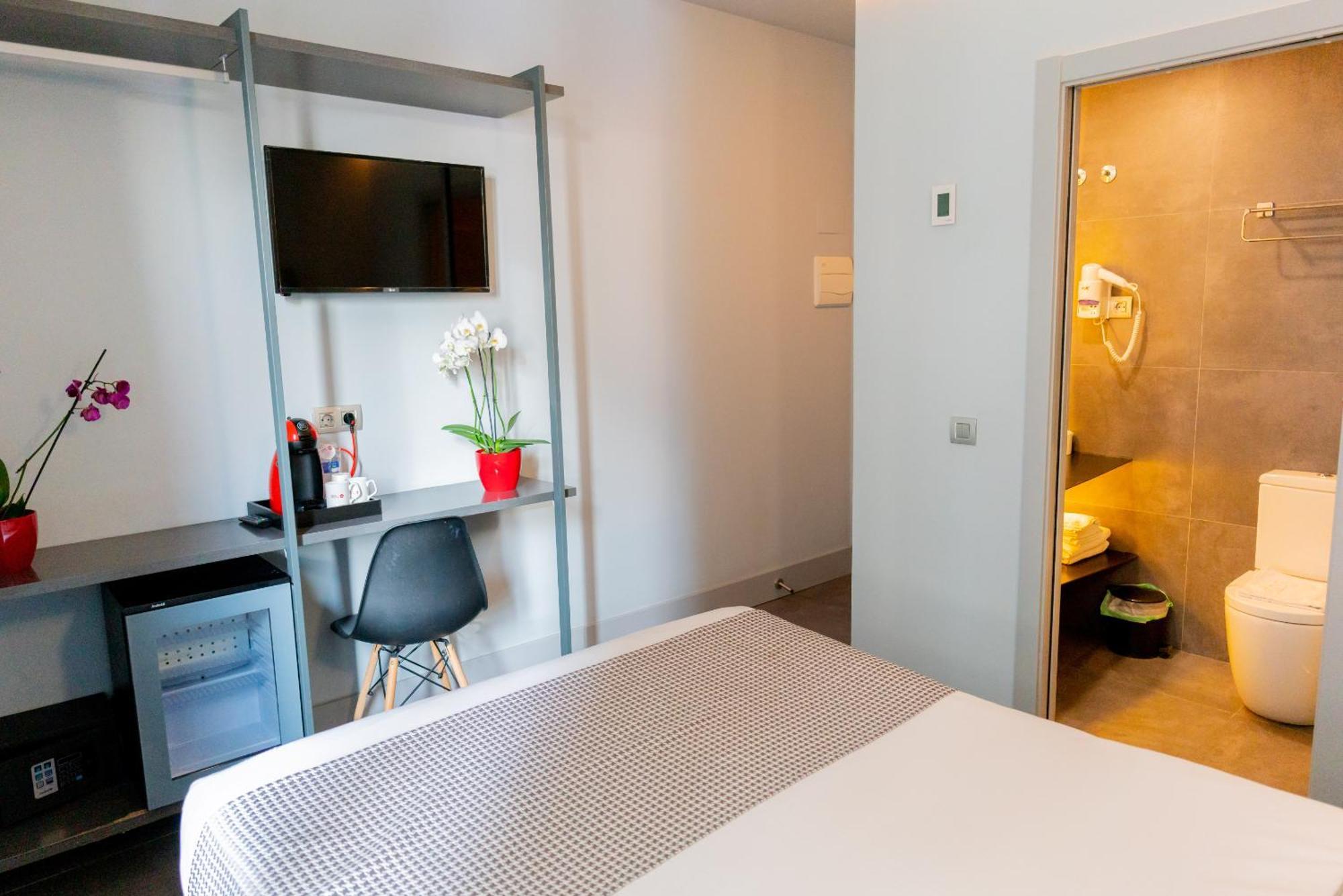 Double Room Private Bathroom