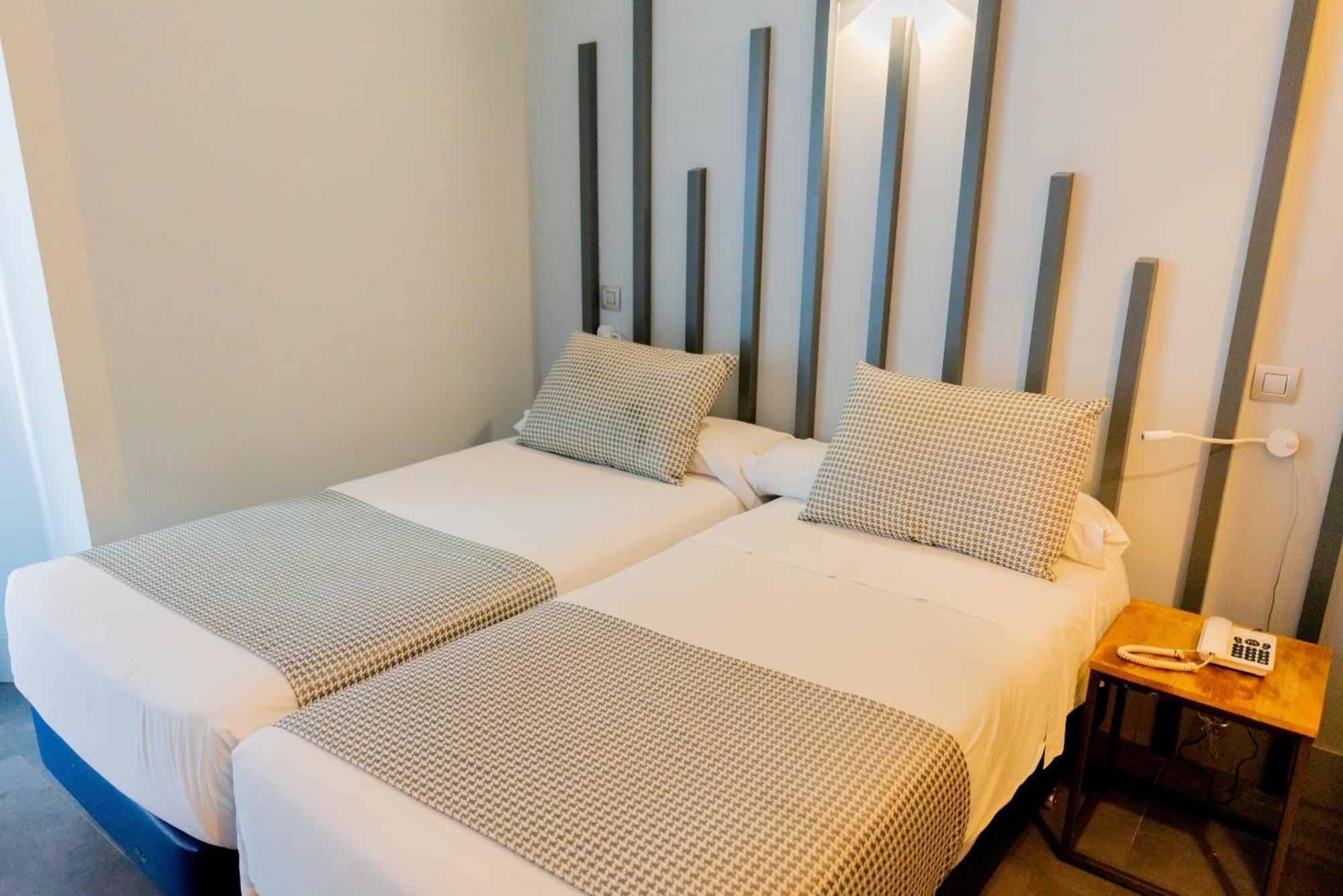 Twin Room Private Bathroom