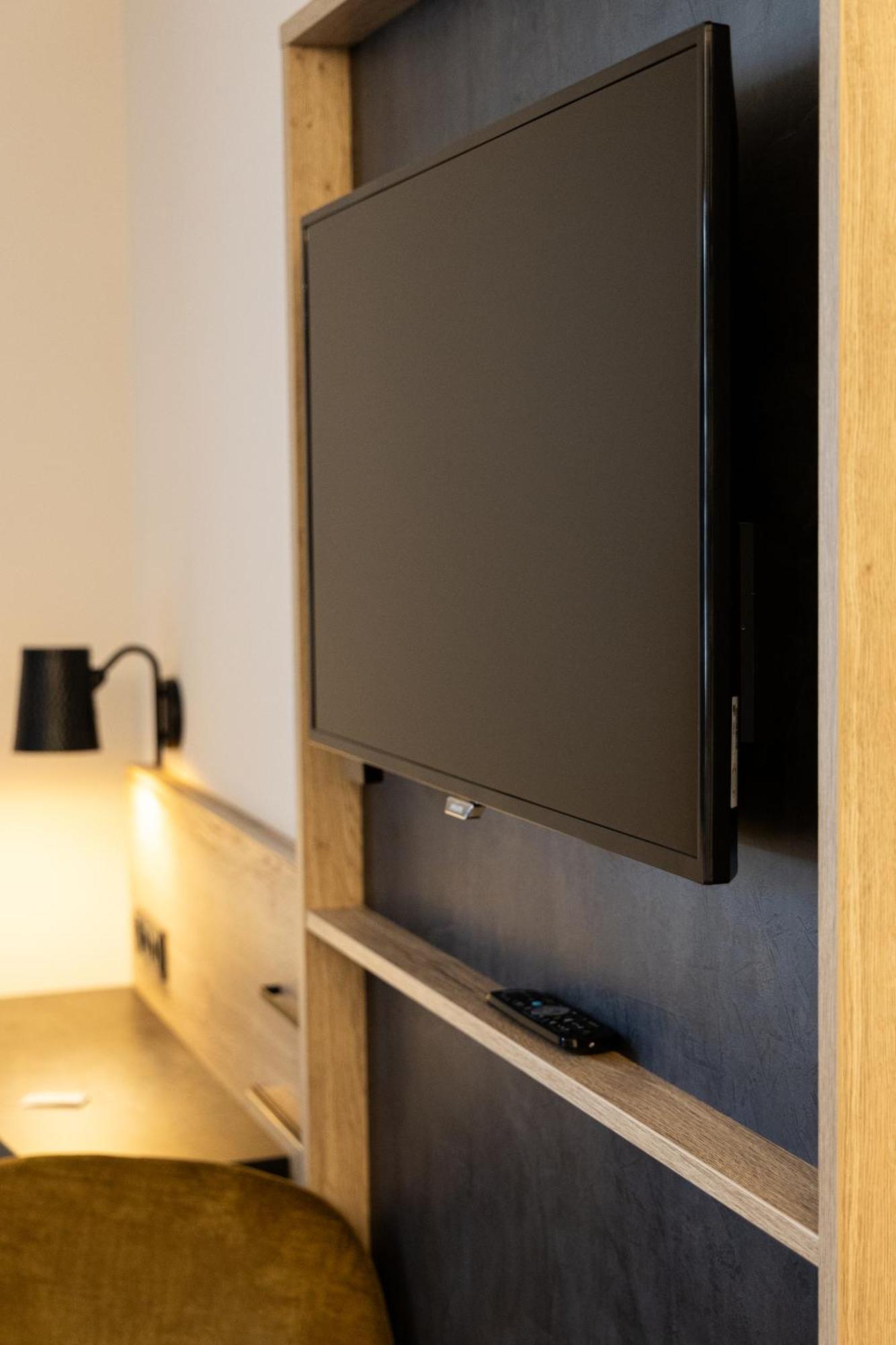 Family Room,1571269685:JPEG