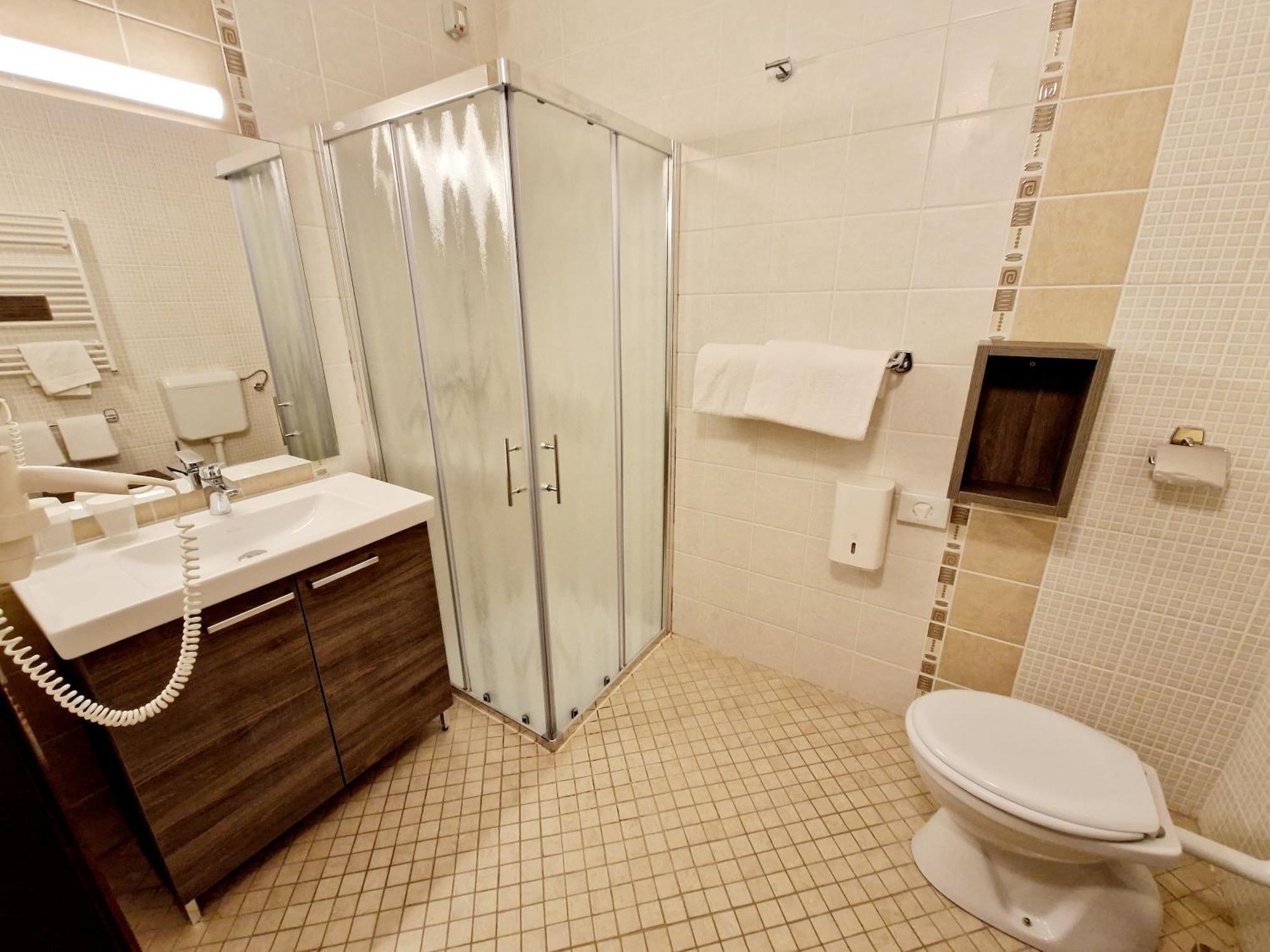 Economy Twin Room