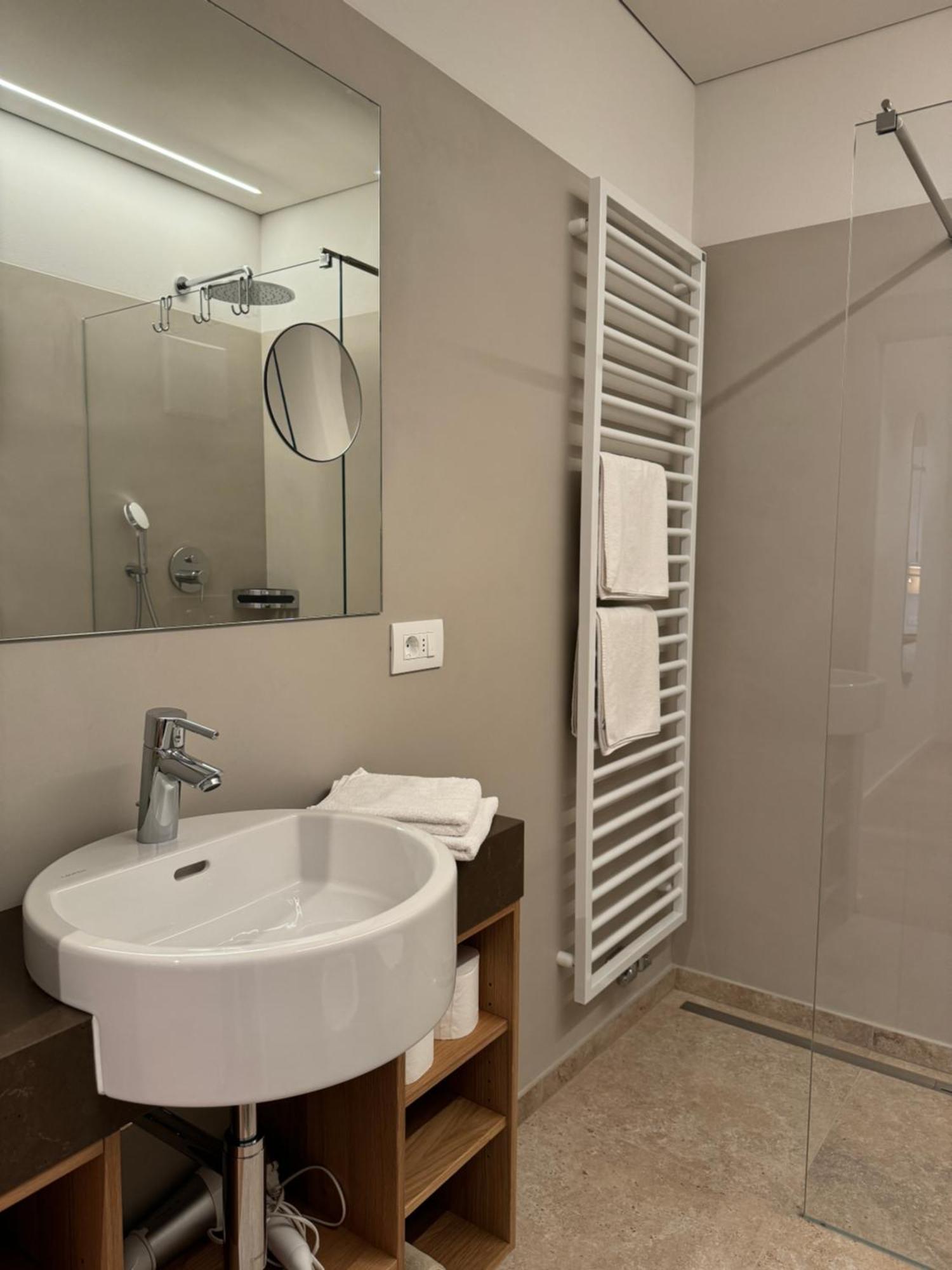One-Bedroom Apartment Annex,1746830332:JPEG