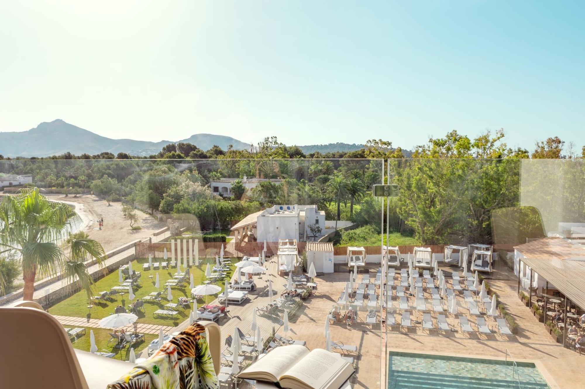 Twin Room Pool View