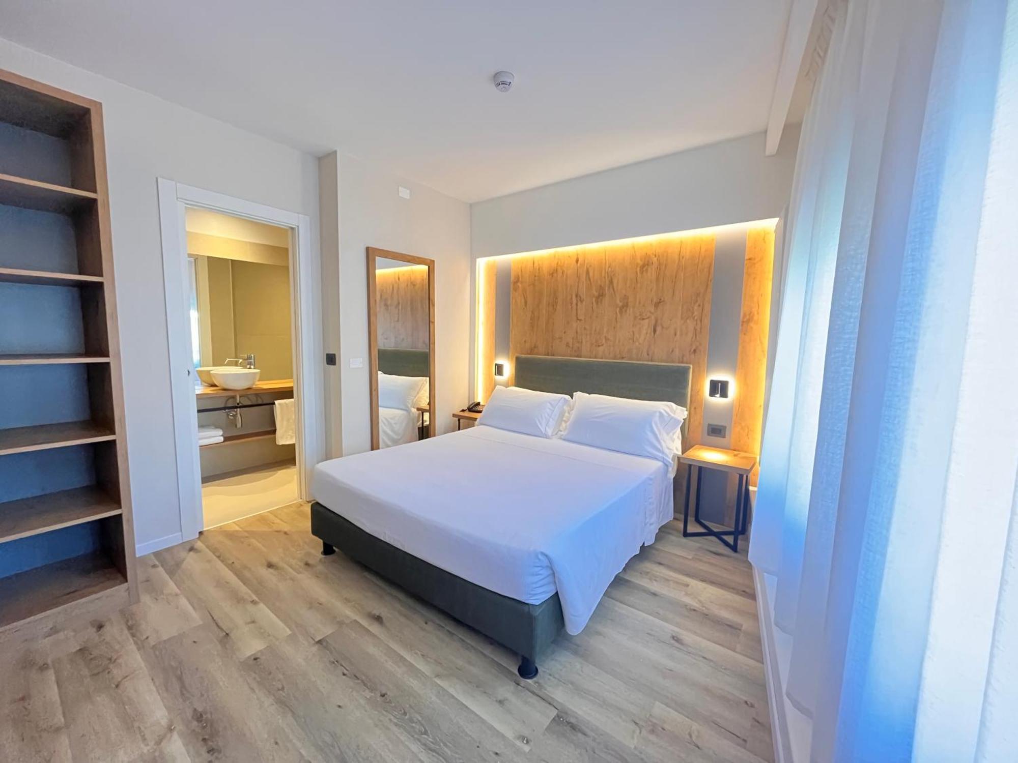 Standard Double or Twin Room,1571292050:JPEG