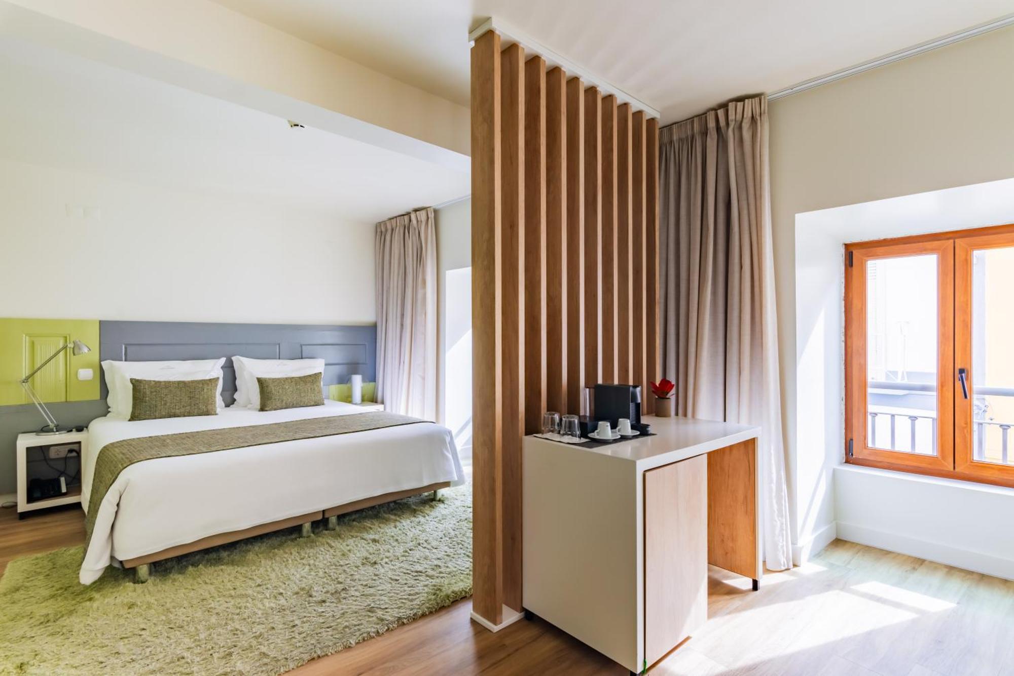 Standard Suite,1571398097:JPEG