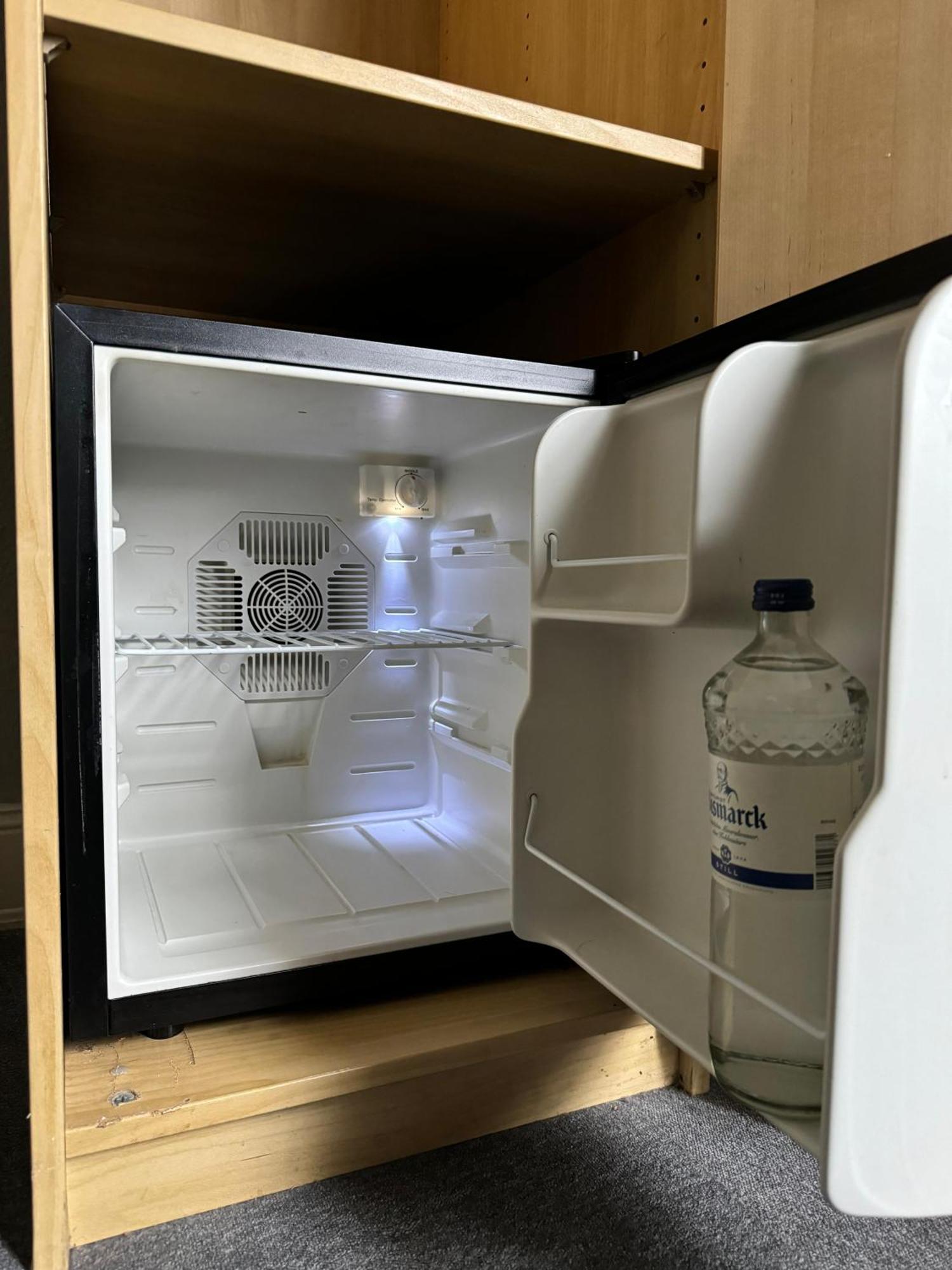 Single Room shared Shower or WC