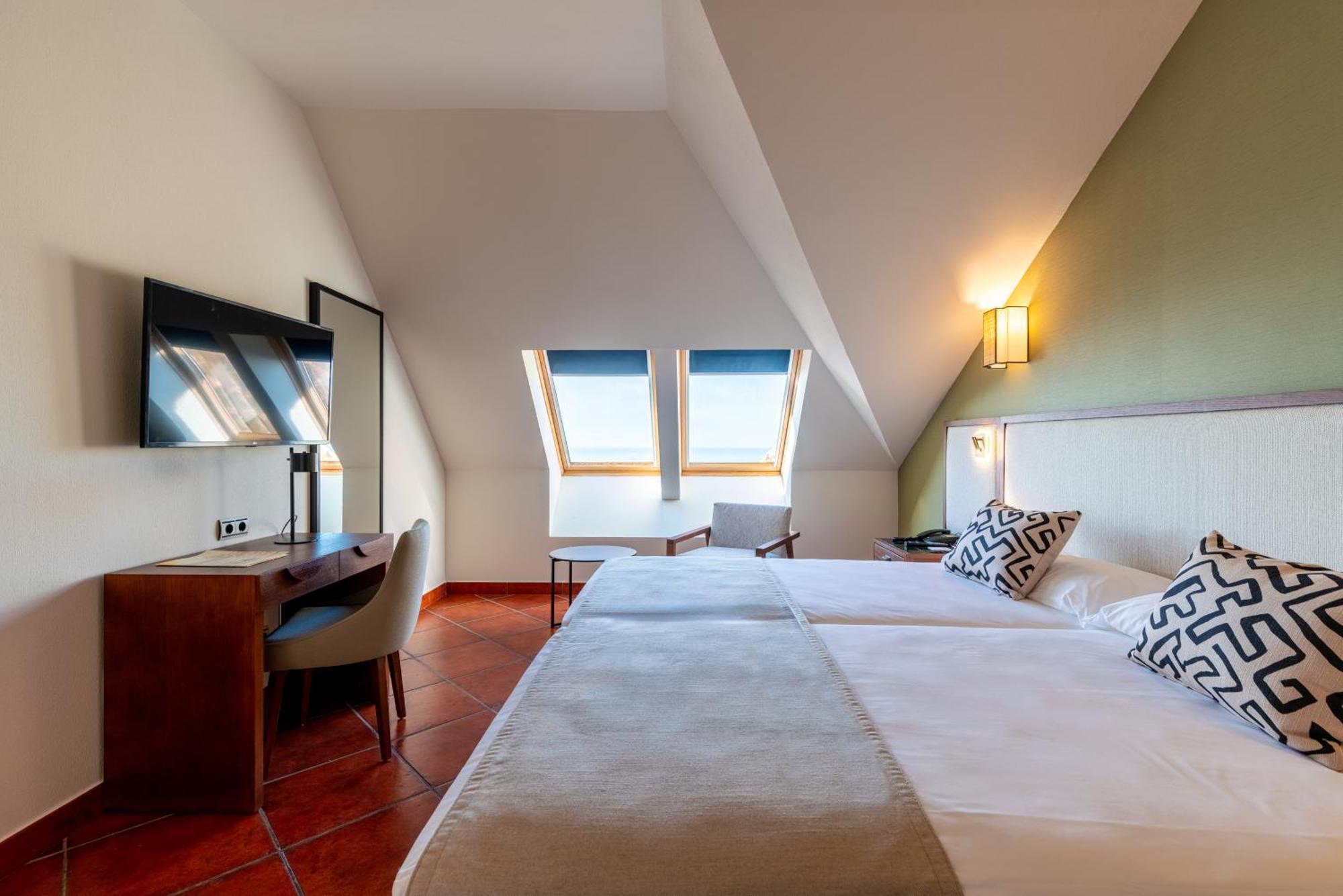 Double room with sloping ceilings,1572628949:JPEG