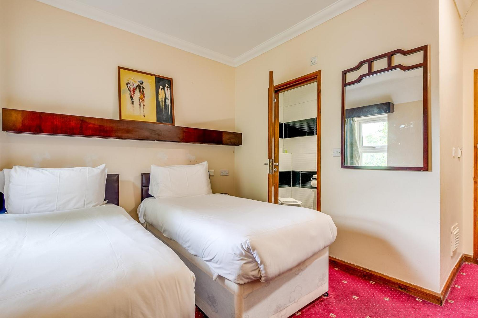 Twin Room,1572650093:JPEG