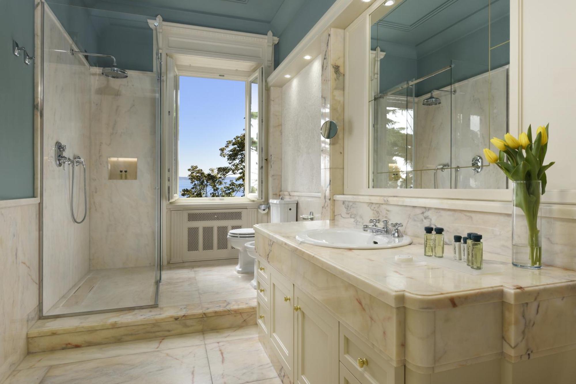 Suite with Lake View,1572646586:JPEG