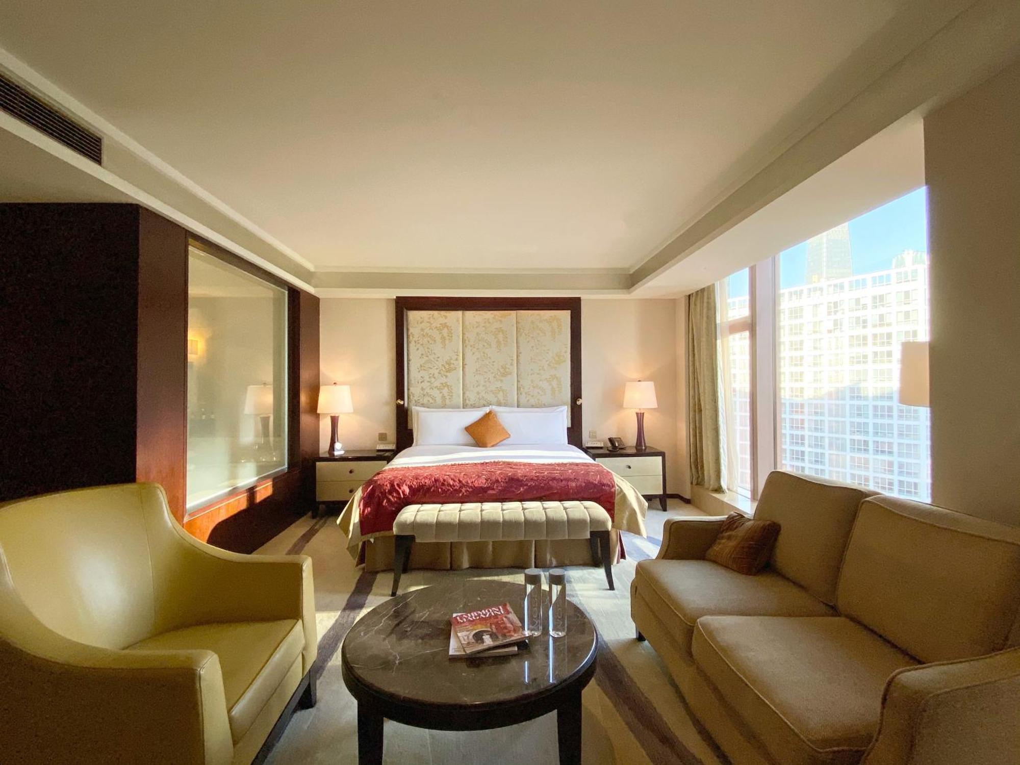 Fairmont Gold Studio Suite King