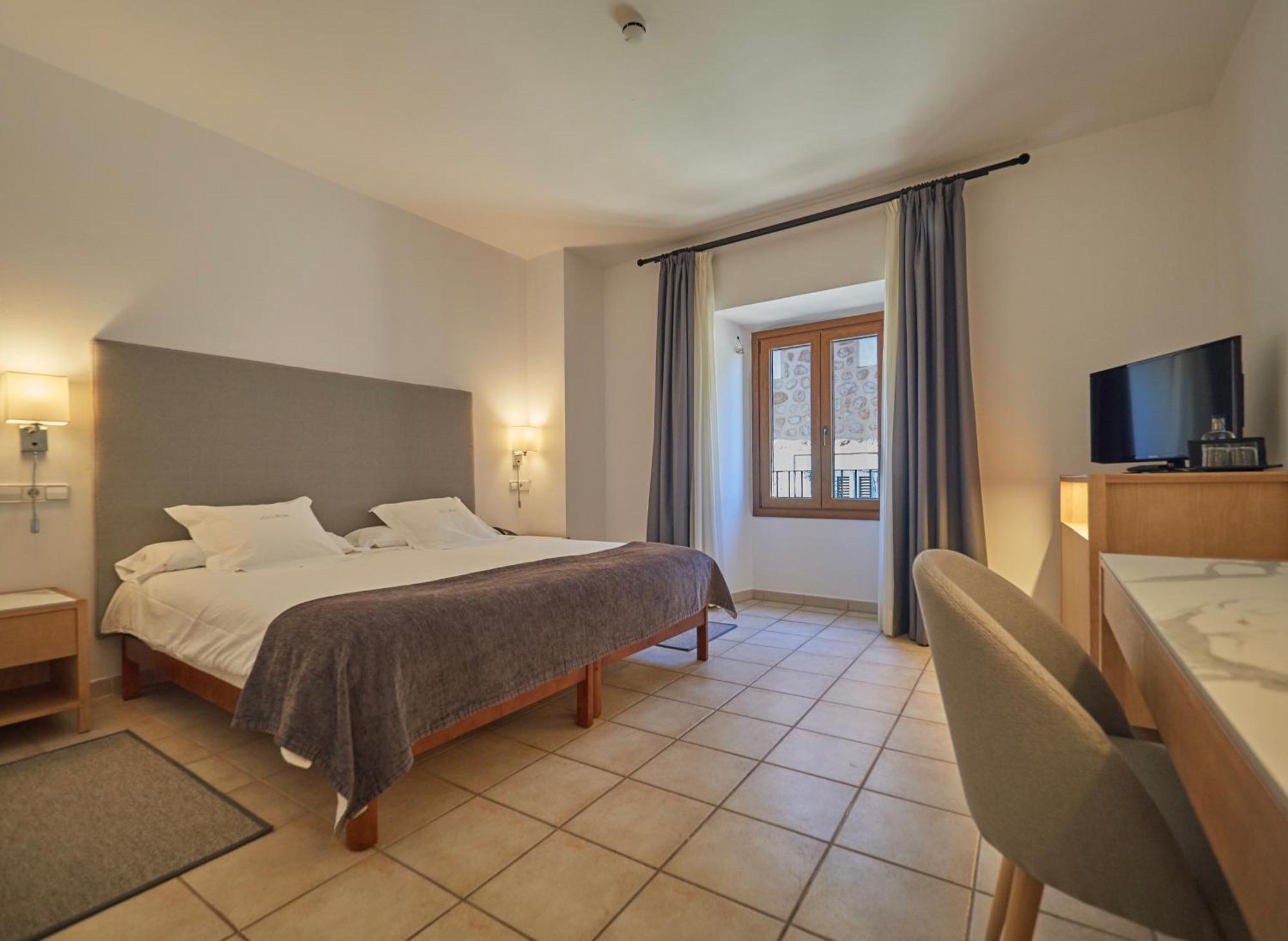 Budget Double or Twin Room without Balcony