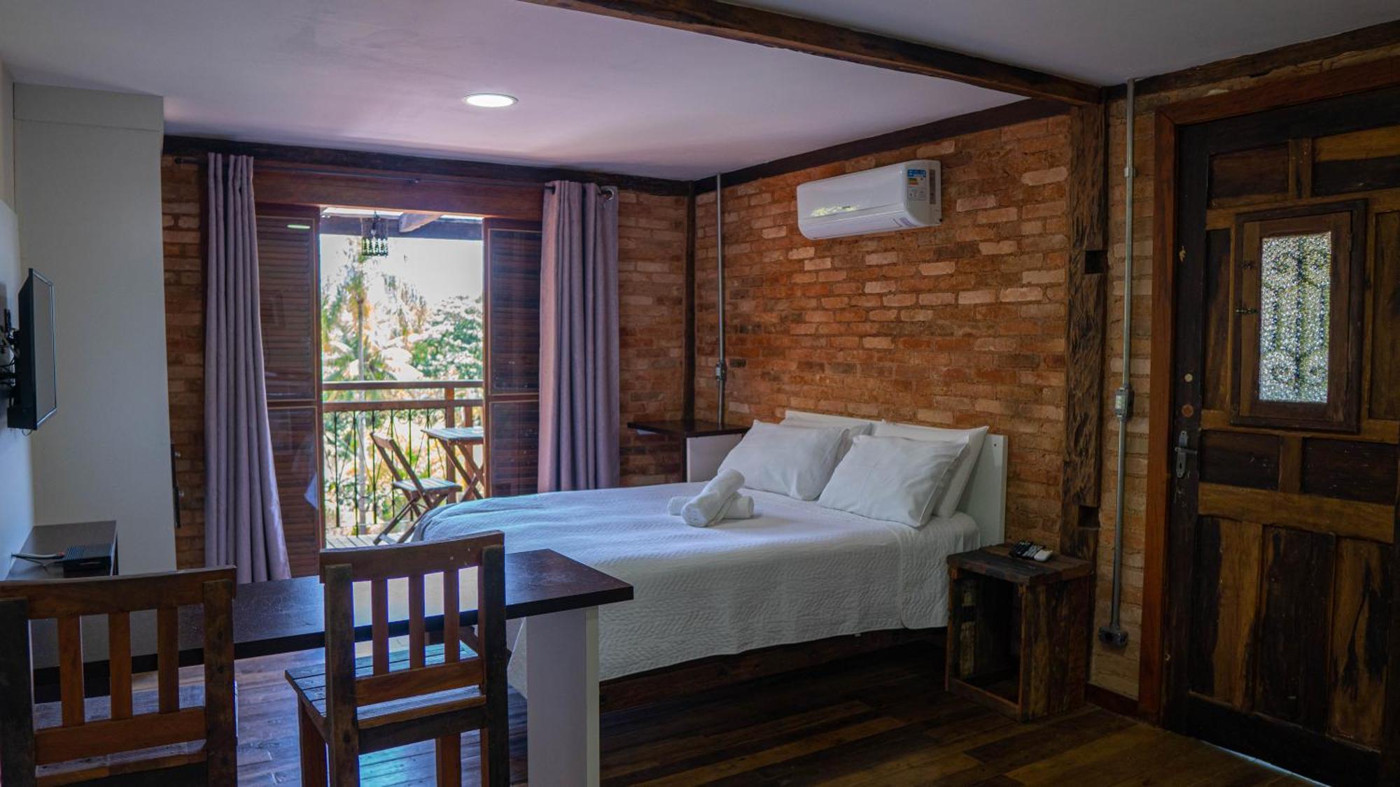 Quarto Duplo com Vista da Piscina
