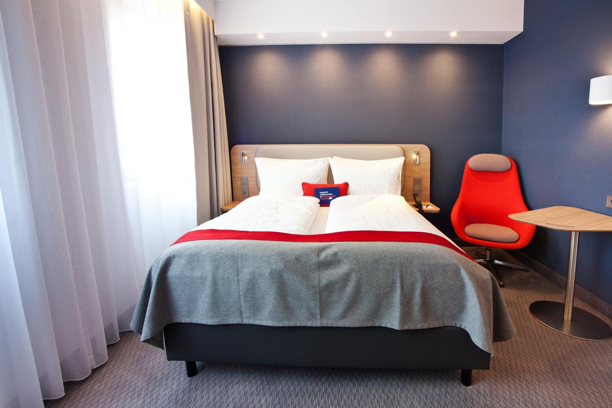 Standard Queen Room