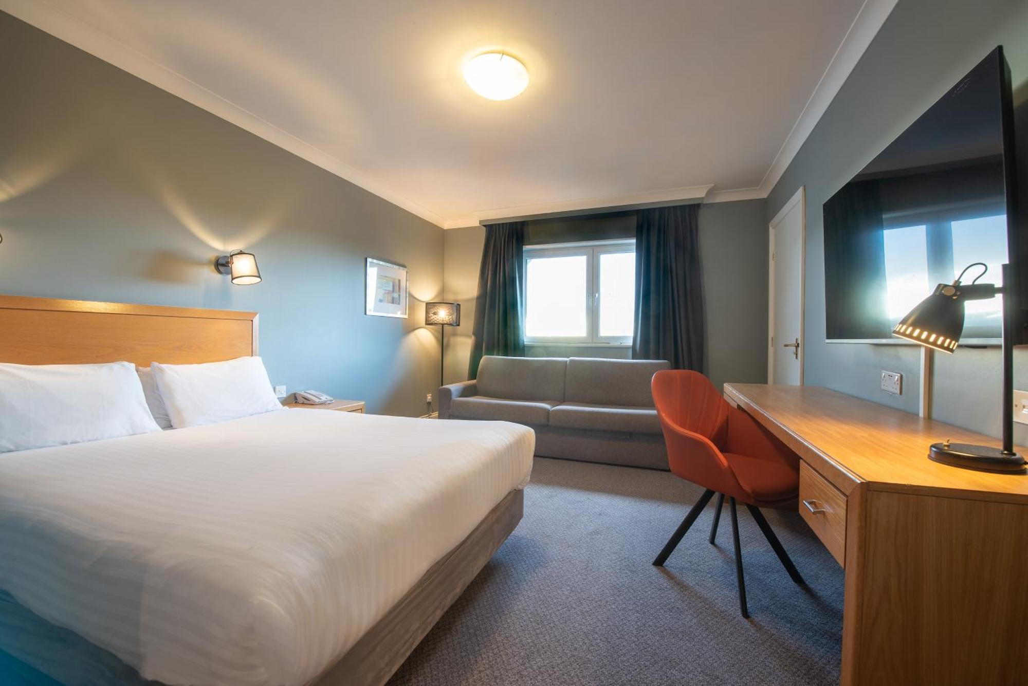 Standard Double Room Double Bed Two Single Sofa Beds,1586101933:JPEG