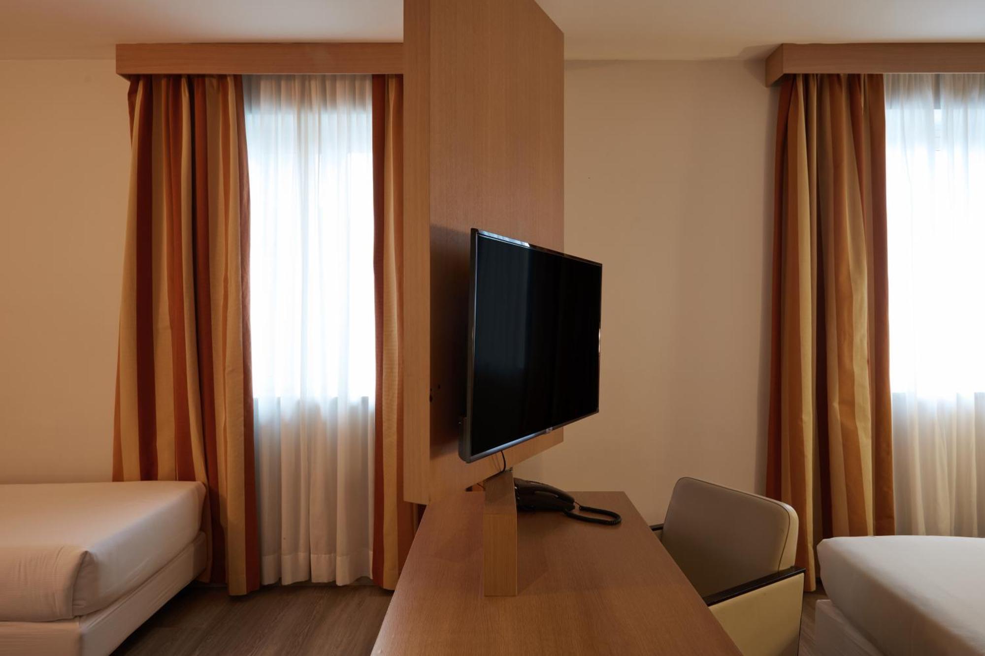 Classic Family Room,1574682539:JPEG
