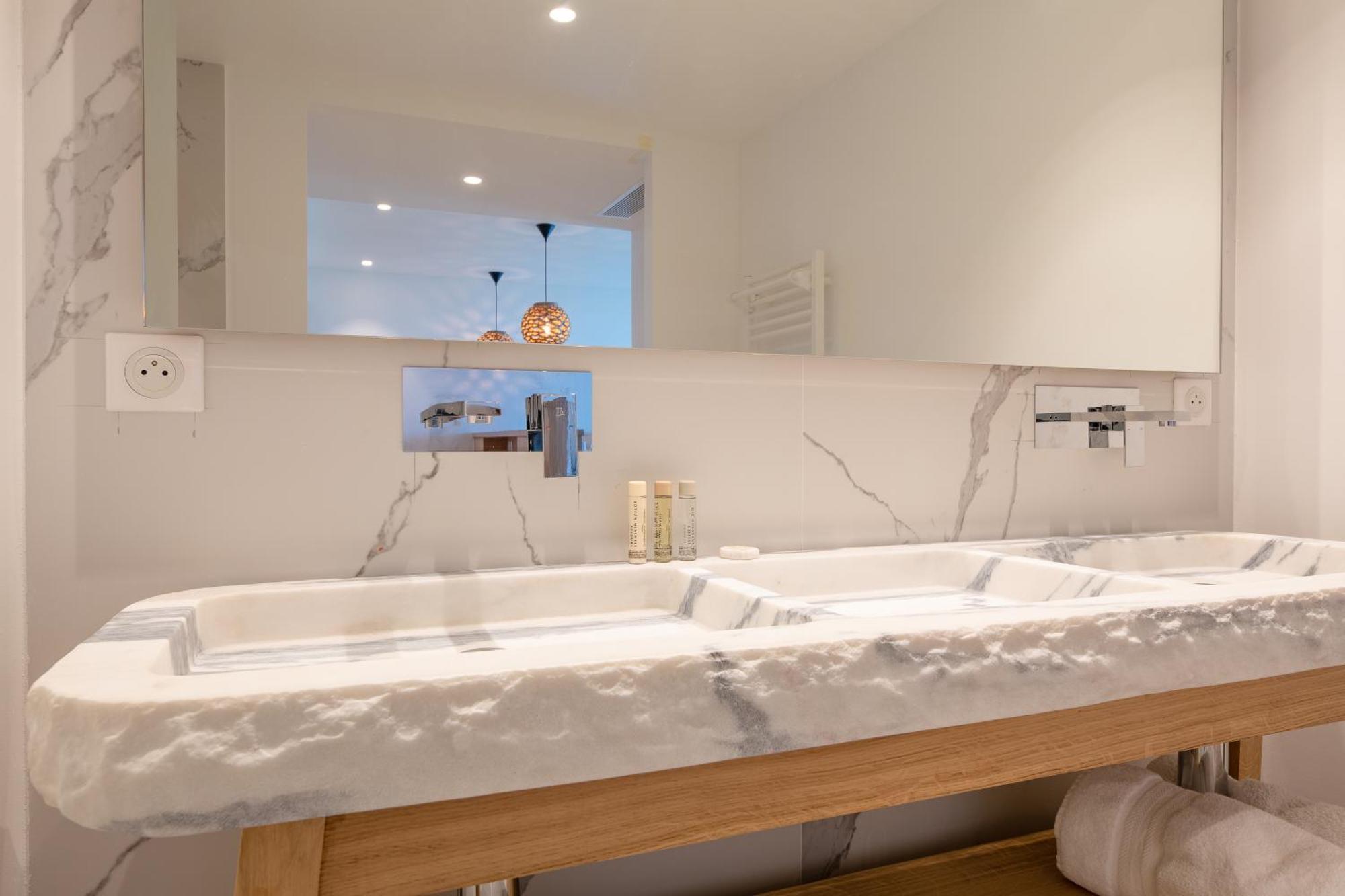 Superior double room sea view terrace ground floor