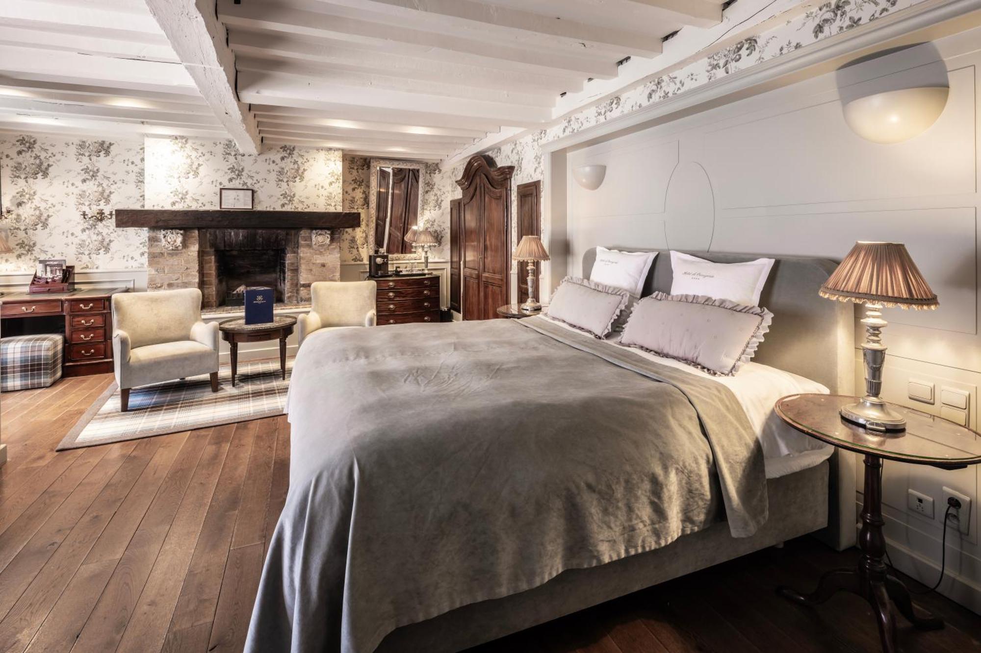 Deluxe Heritage Room