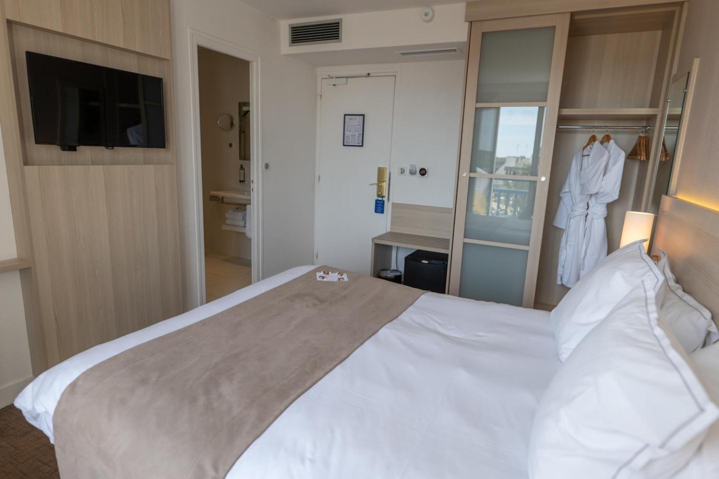 Superior Queen Room Sea View Non-Smoking,1574702657:JPEG