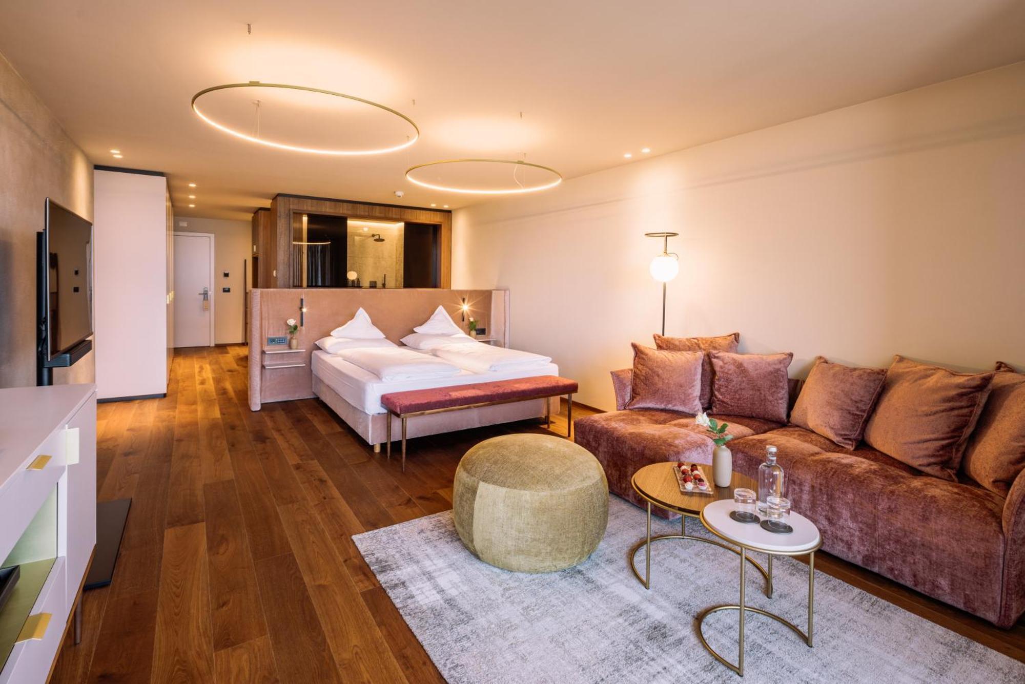 Junior Suite,1588077608:JPEG