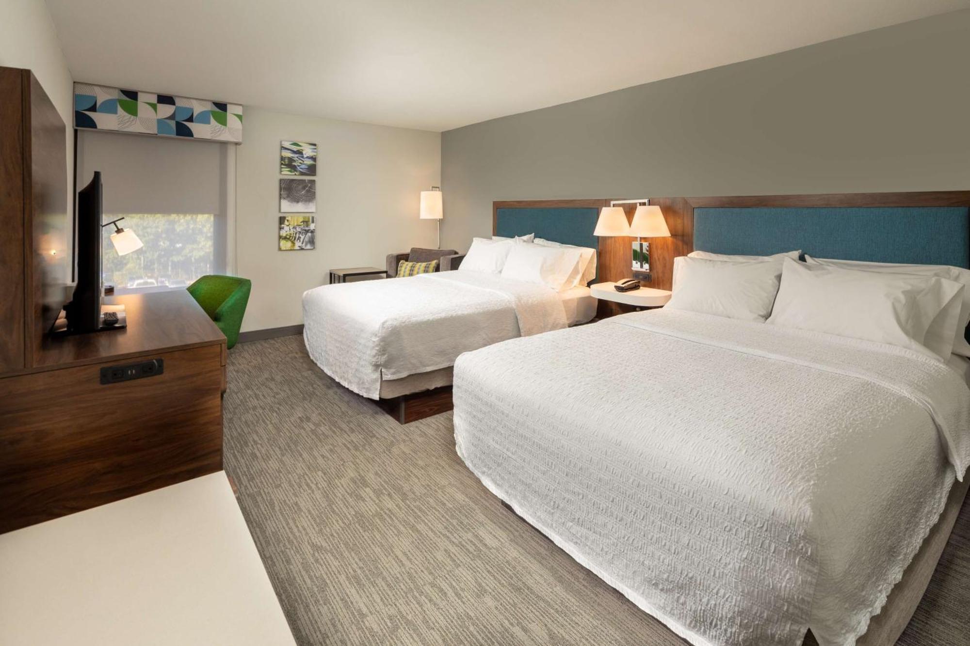 Queen Room Two Queen Beds Hearing Access or Non-Smoking