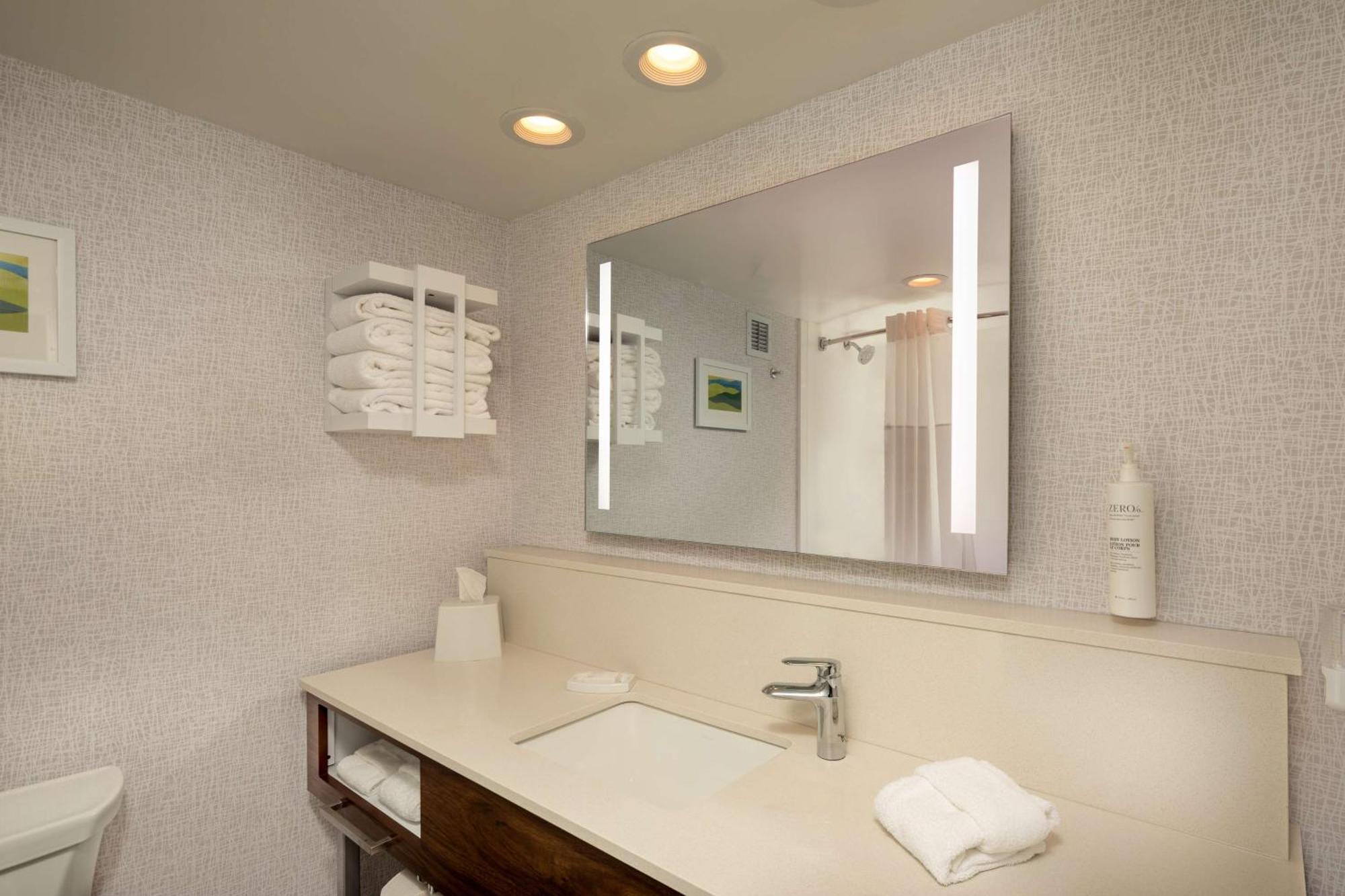 Queen Room Two Queen Beds Hearing Access or Non-Smoking