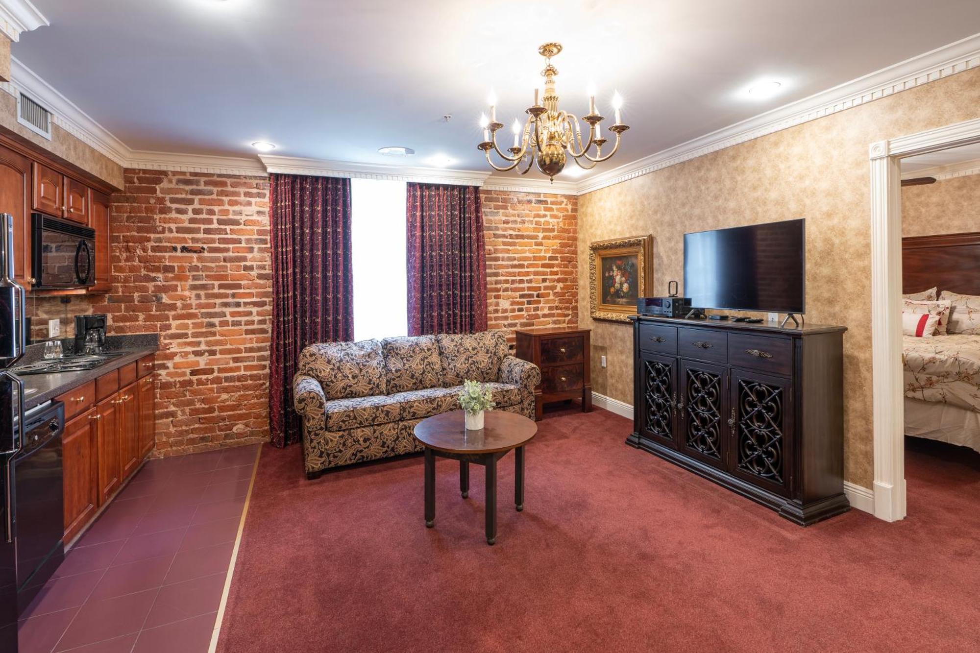 One-Bedroom Two-Bathroom Apartment