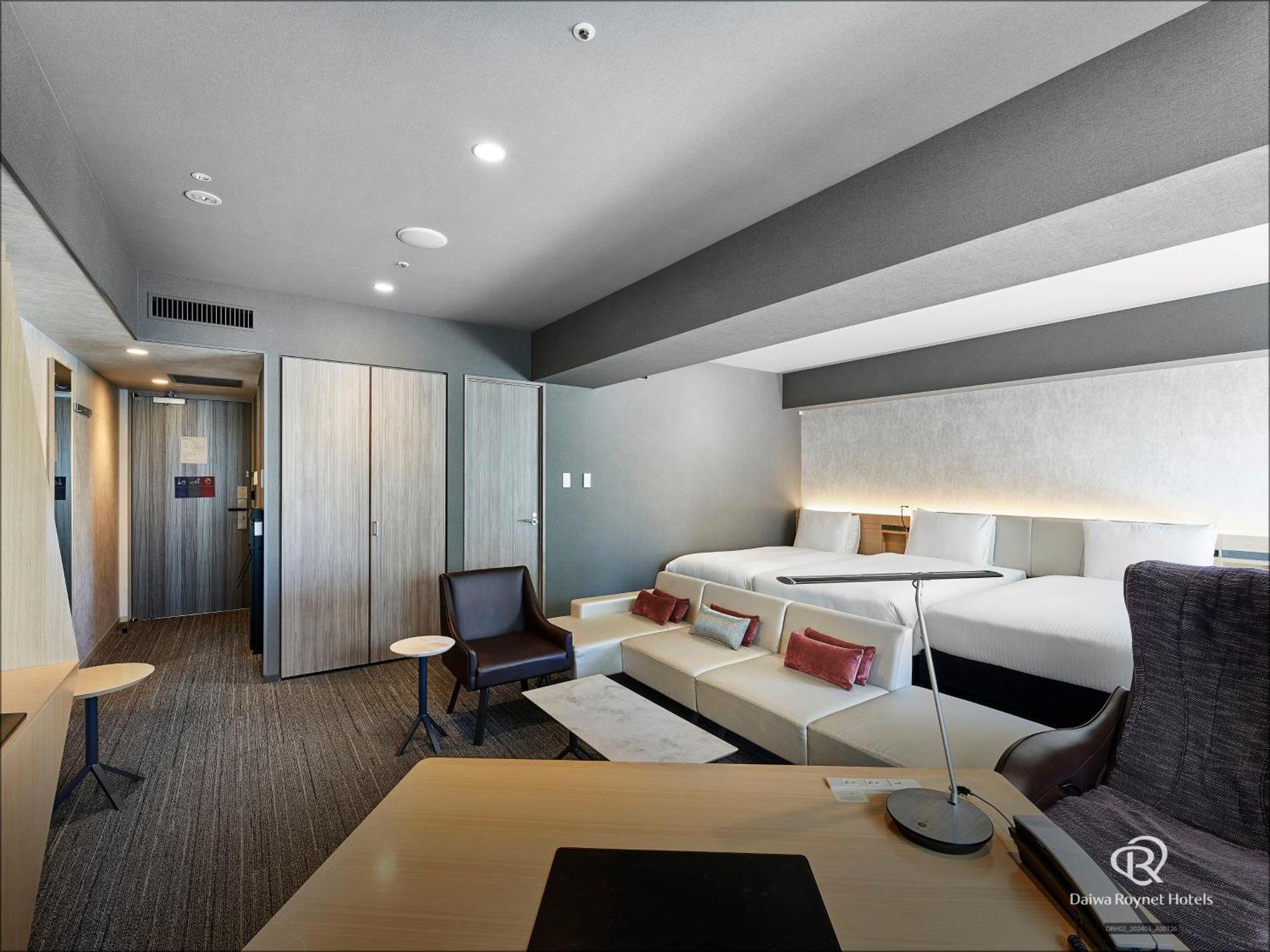 Junior Suite Non-Smoking Simmons Bed,1591532539:JPEG