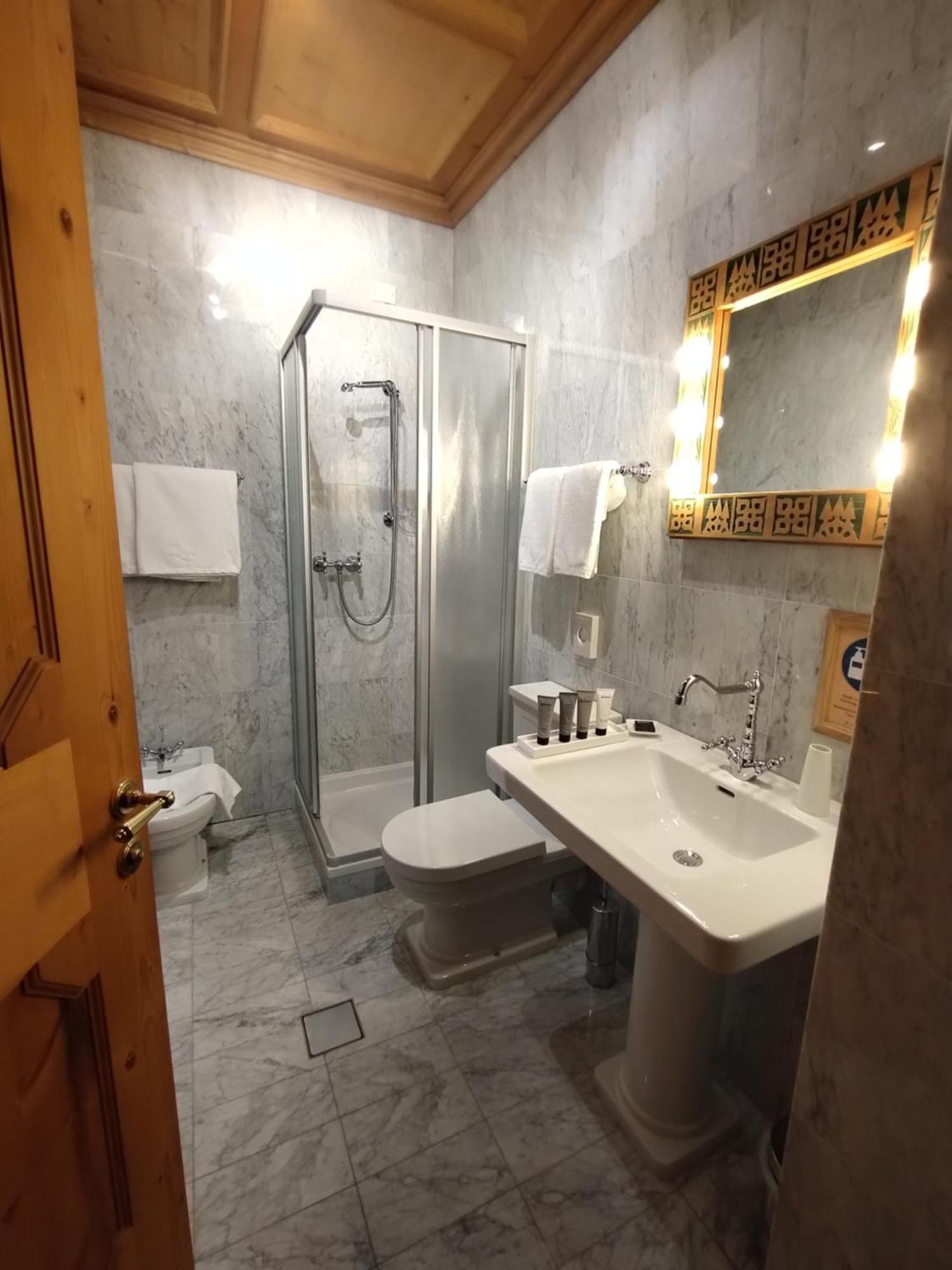 Deluxe Double or Twin Room,1574917988:JPEG