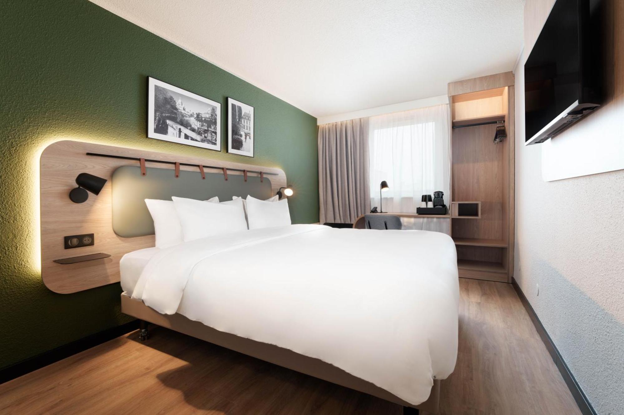 Superior Room 1 King Bed,1498505317:JPEG