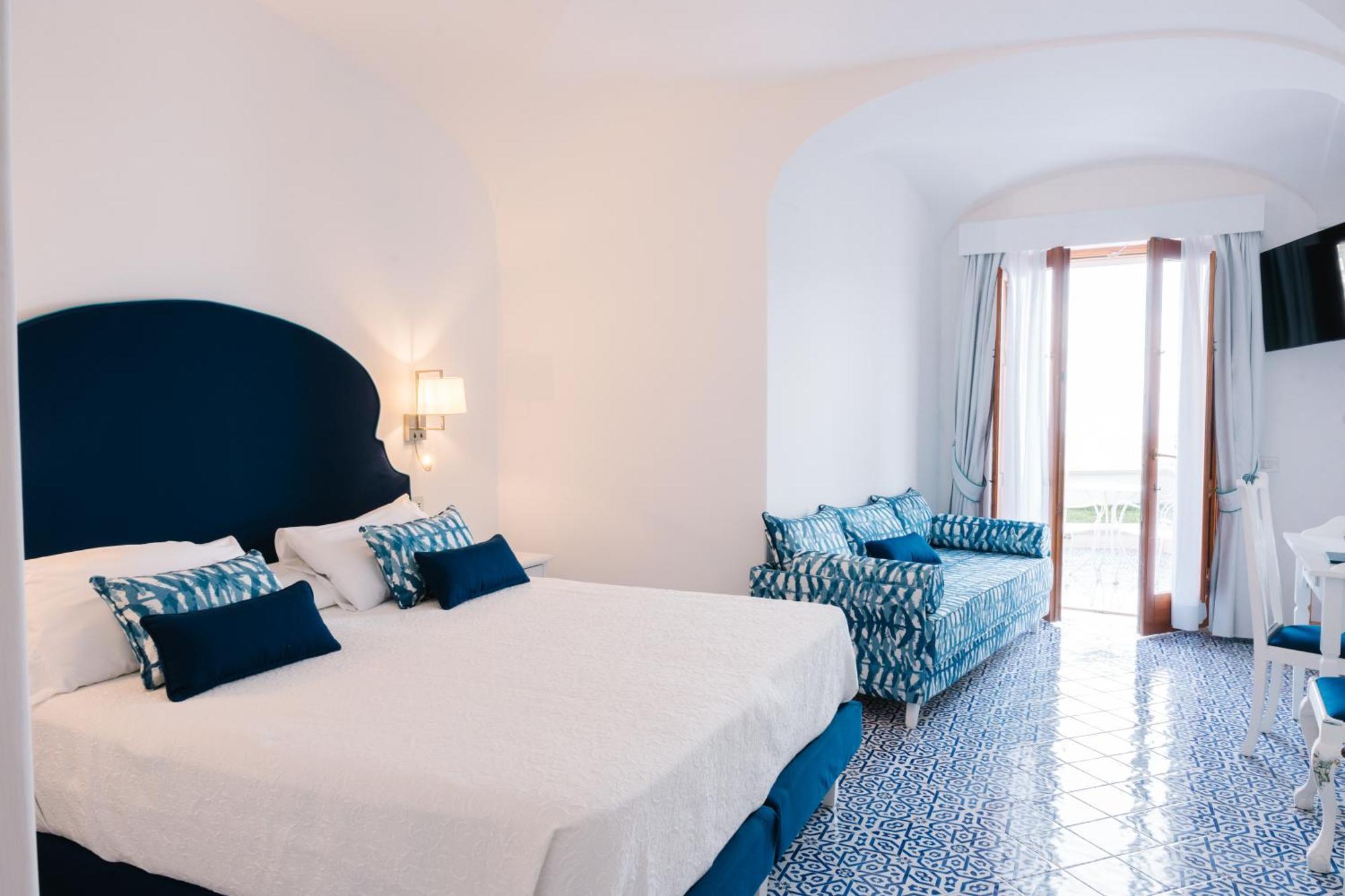 Deluxe Triple Room Terrace Sea View