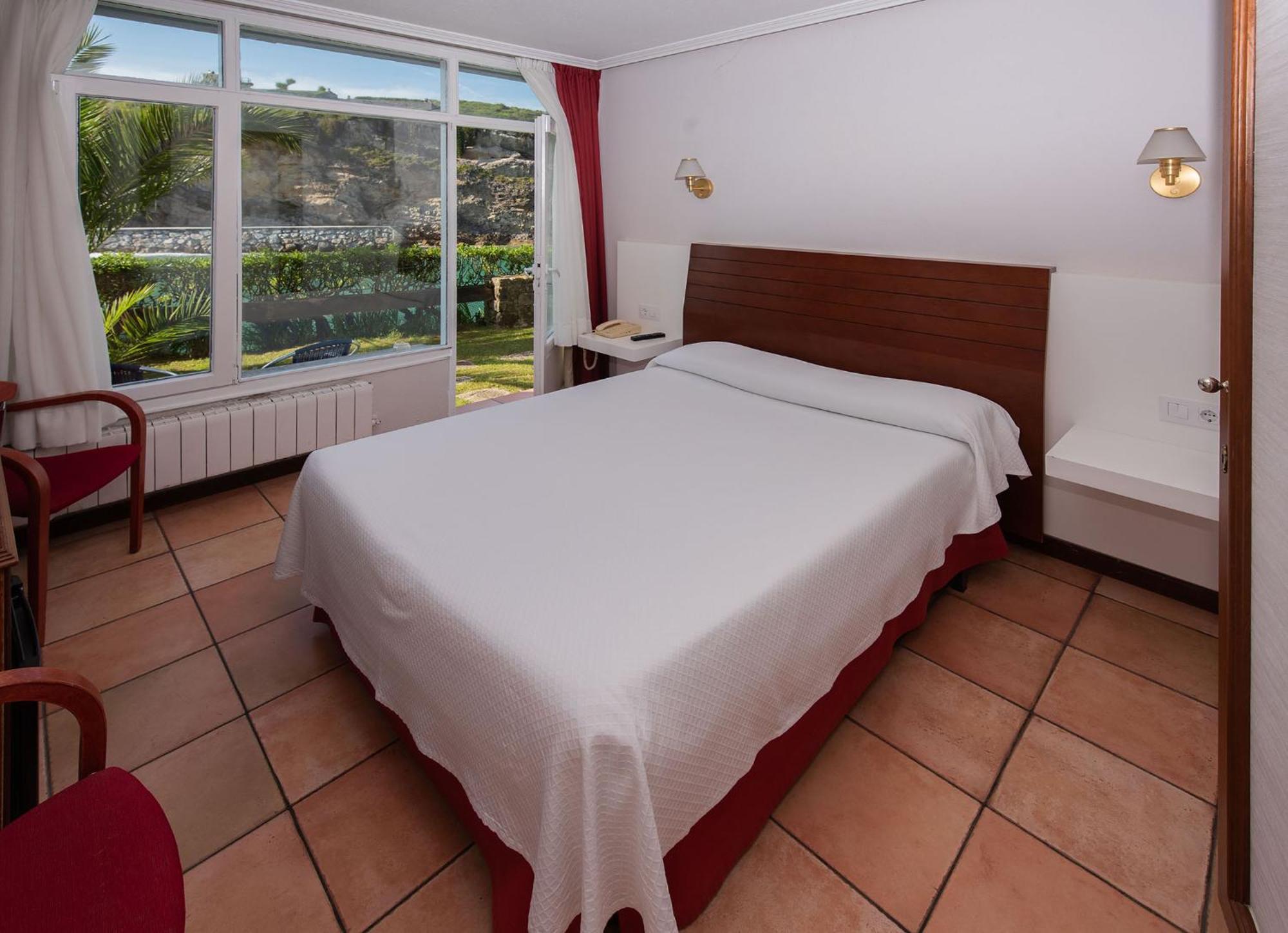 Double or Twin Room Sea View