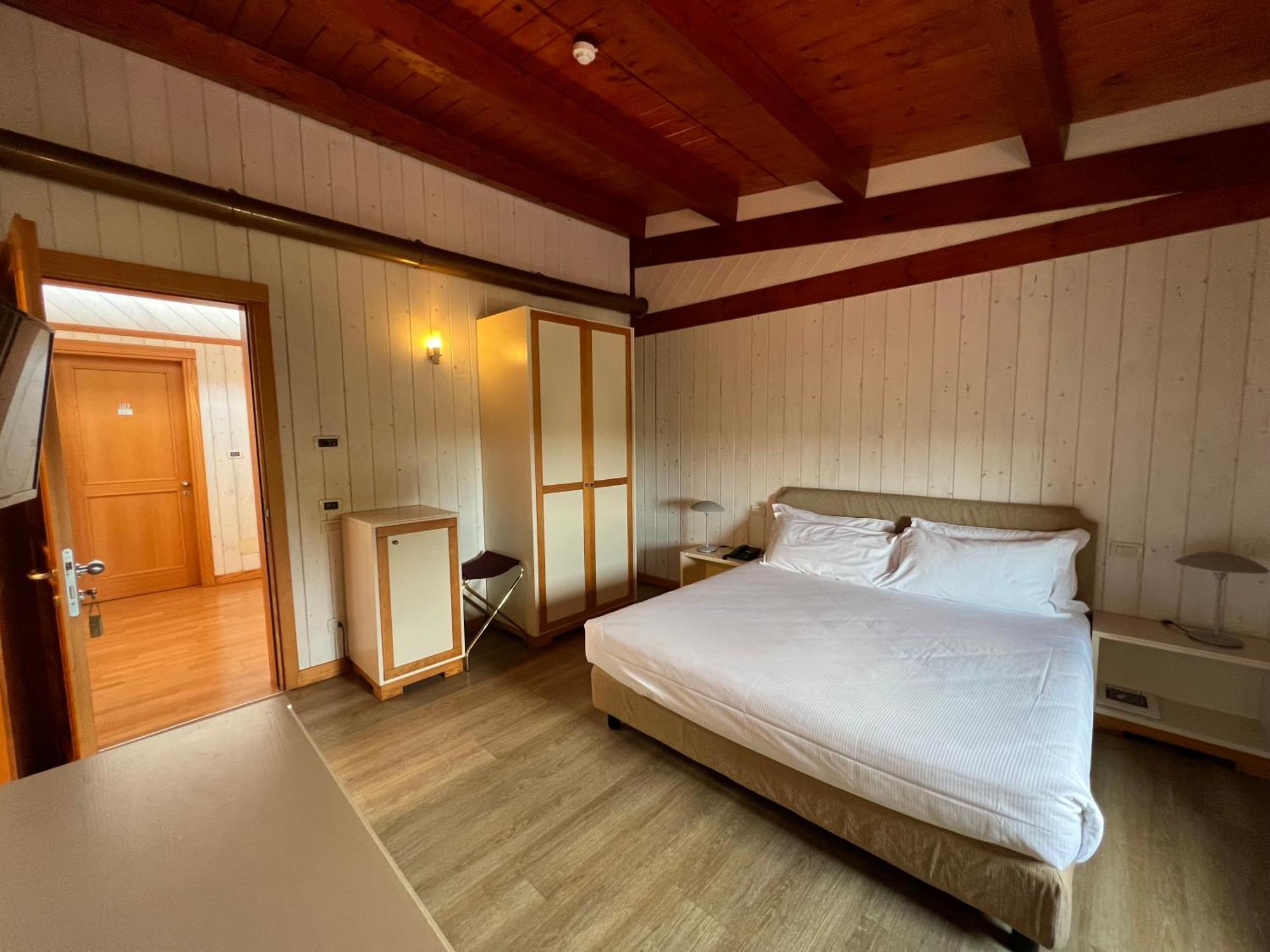 Deluxe Double Room,1576694480:JPEG