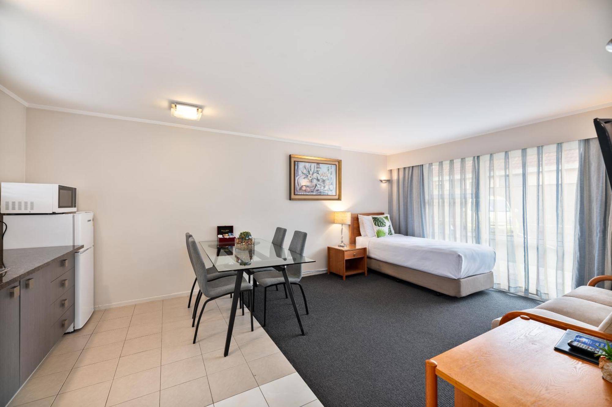 Deluxe One-Bedroom Suite