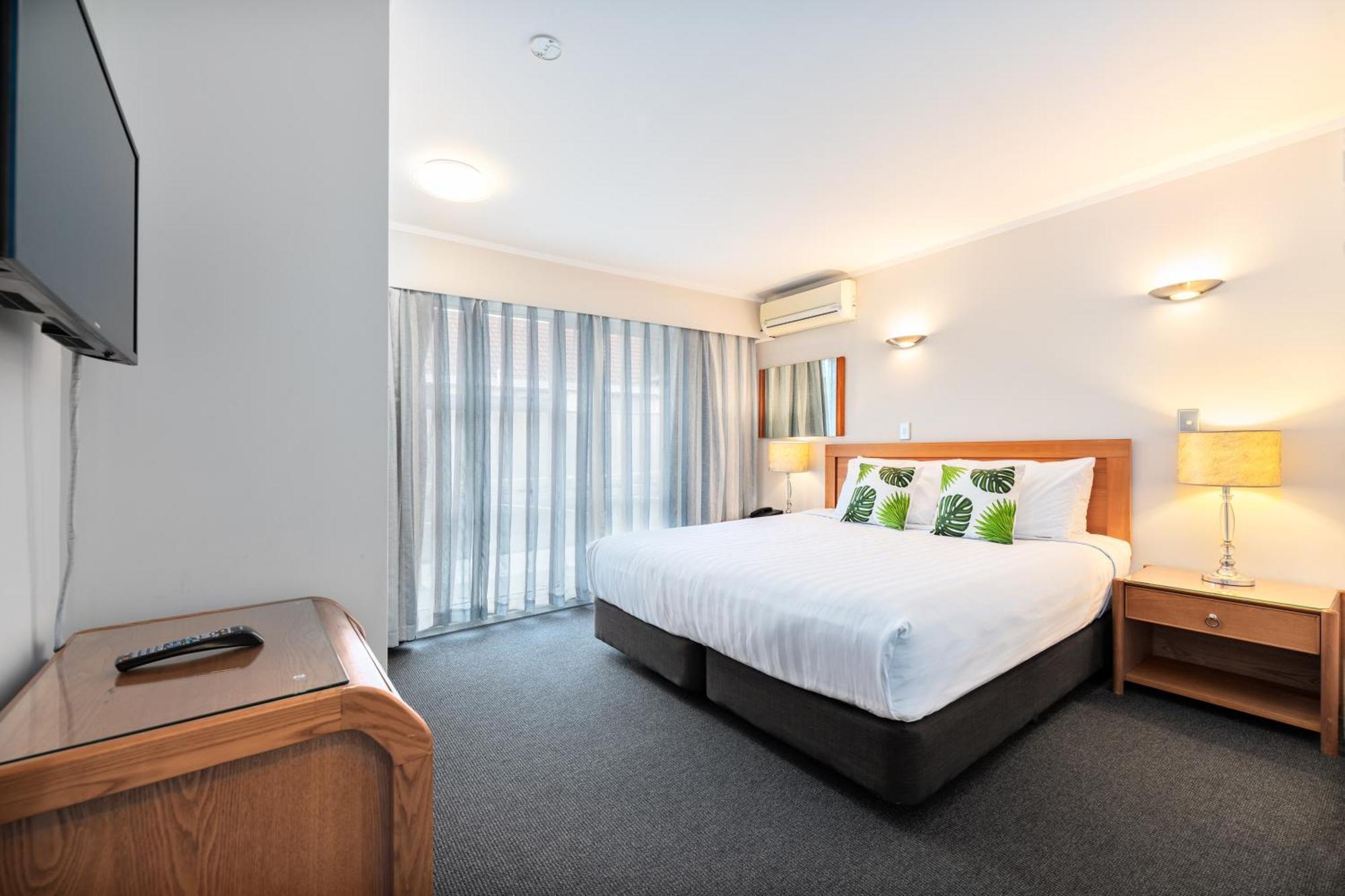 Deluxe One-Bedroom Suite