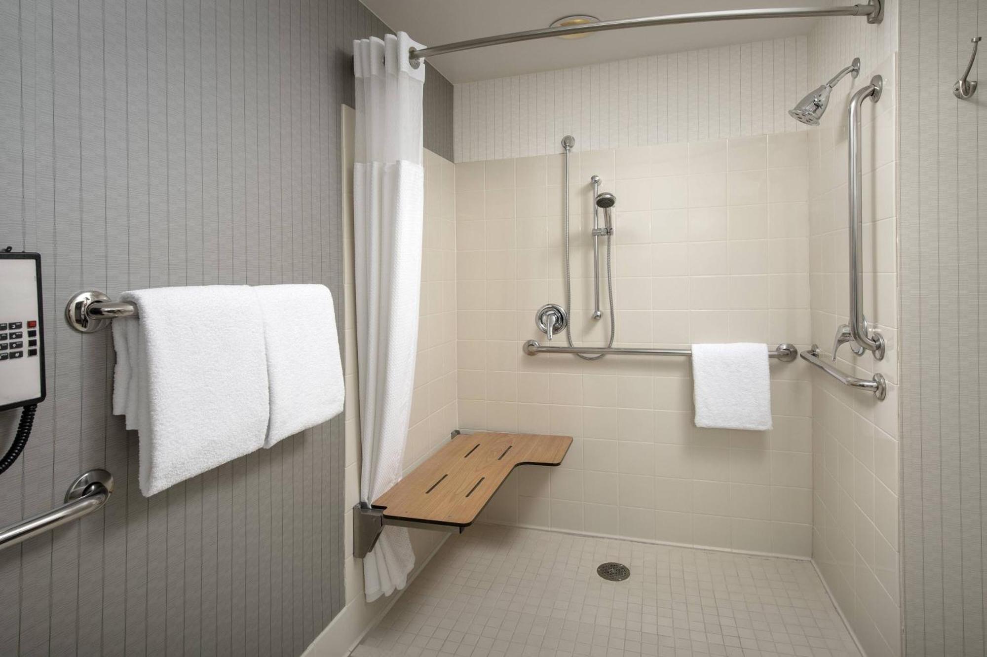 Queen Room with Two Queen Beds - Hearing Accessible