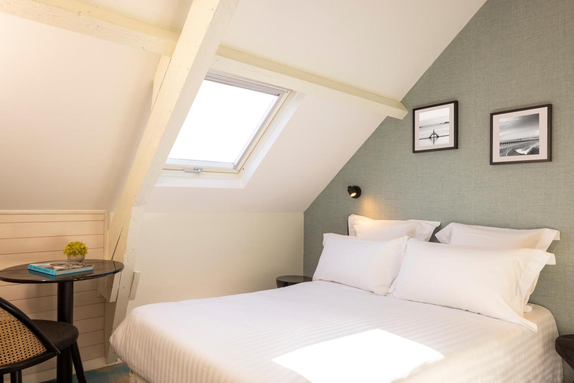 Small Double Room,1576780796:JPEG