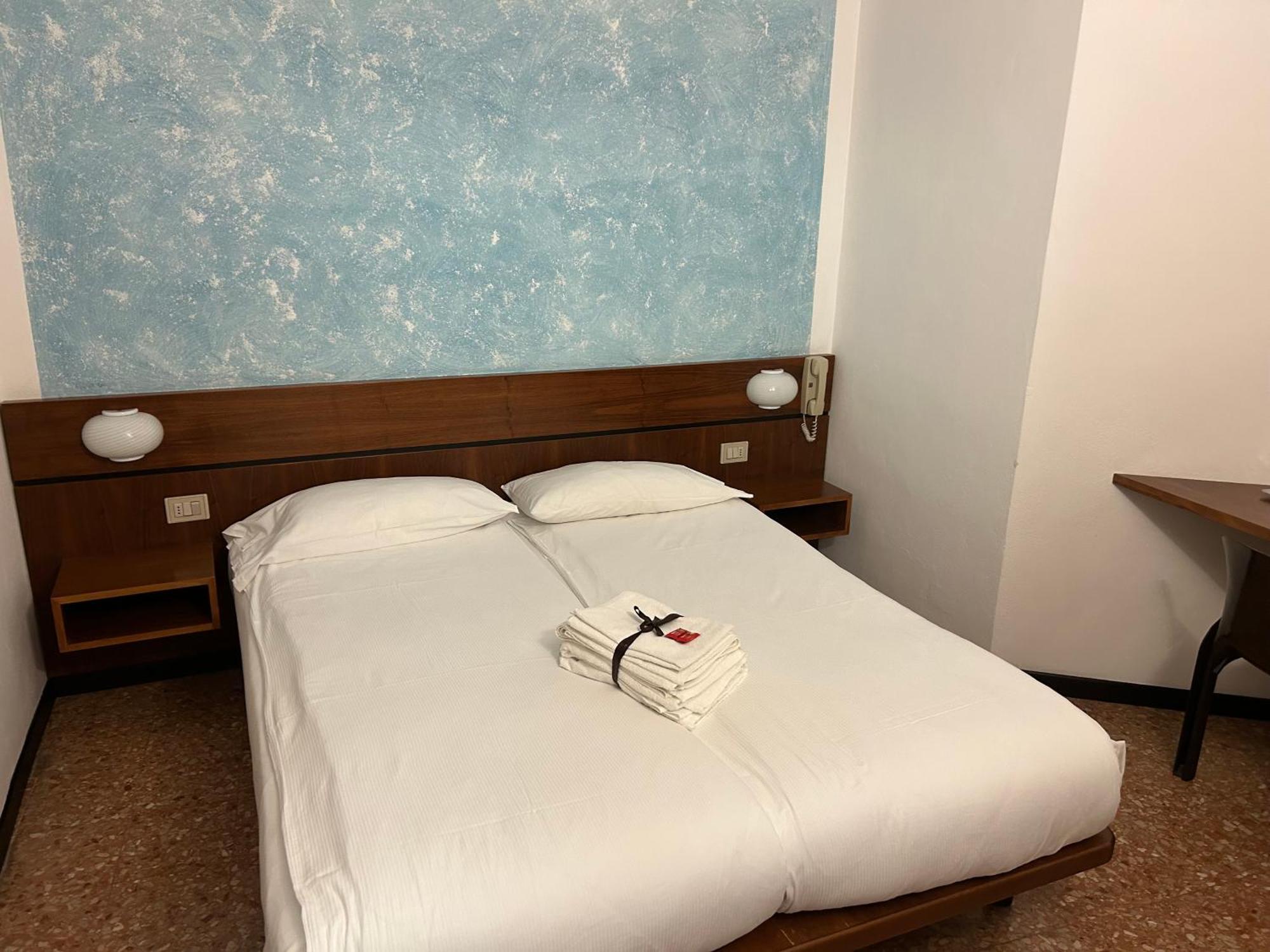 Large Double Room,1484441756:JPEG