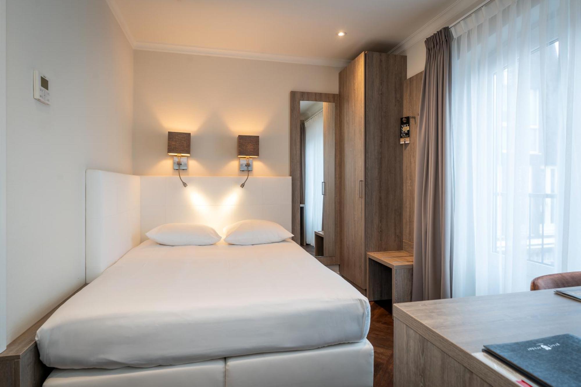 Single Room,688363158:JPEG