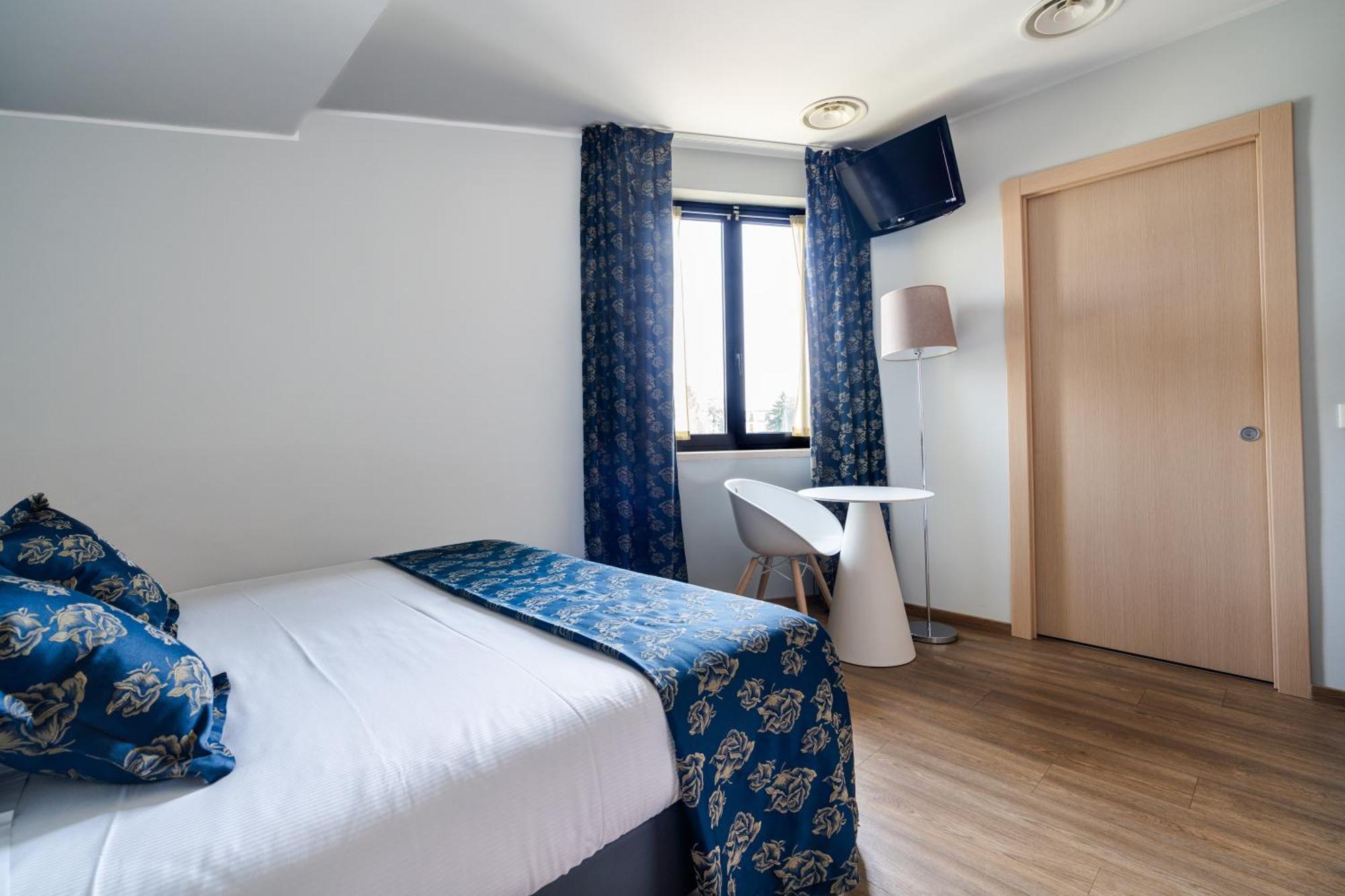 Double Room,1578373613:JPEG