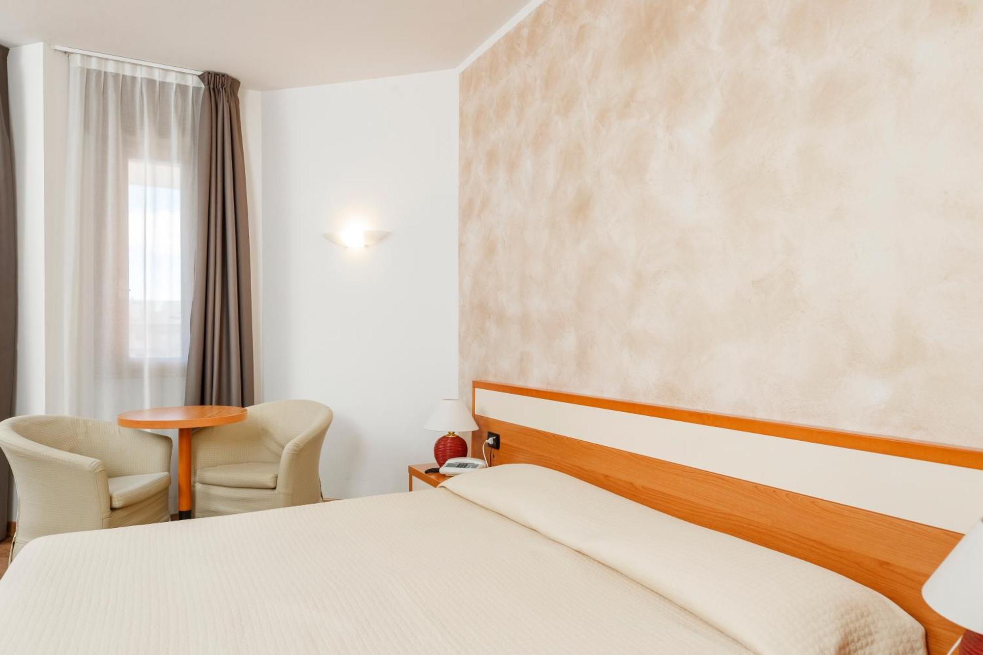 Single Room,1758536582:JPEG