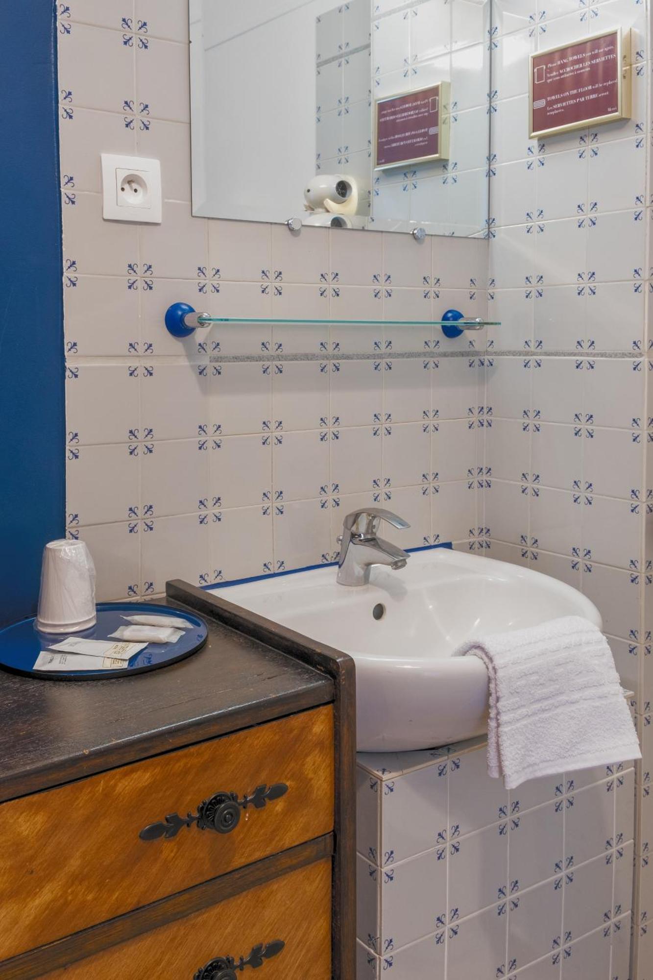Triple Room with private toilet (shared shower on the floor),1578384512:JPEG