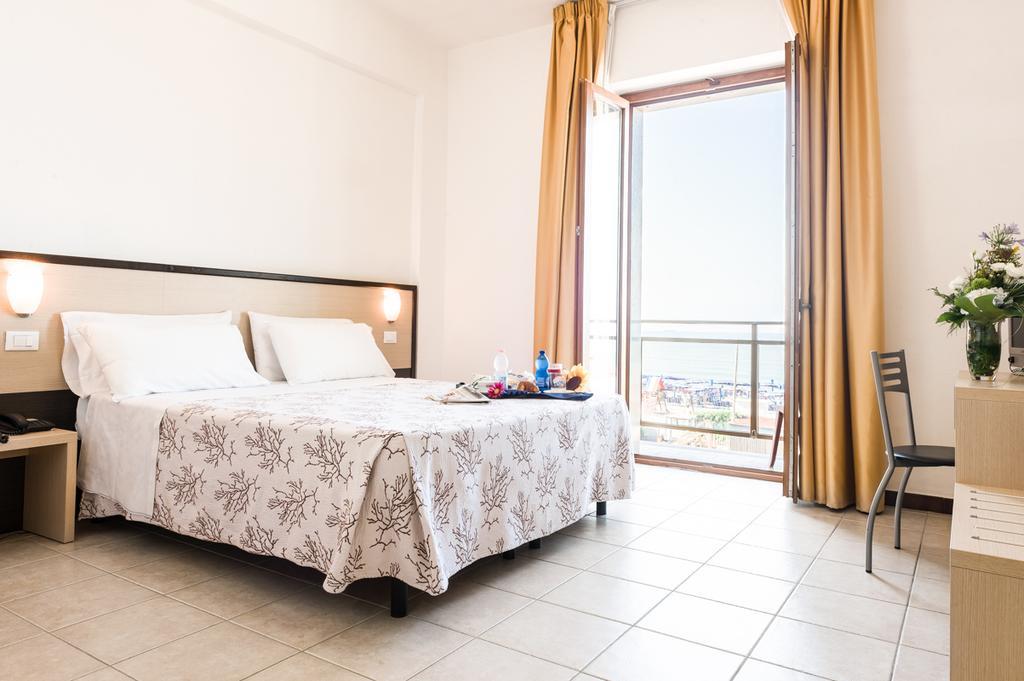 Deluxe Double or Twin Room Sea View,359910121:JPEG