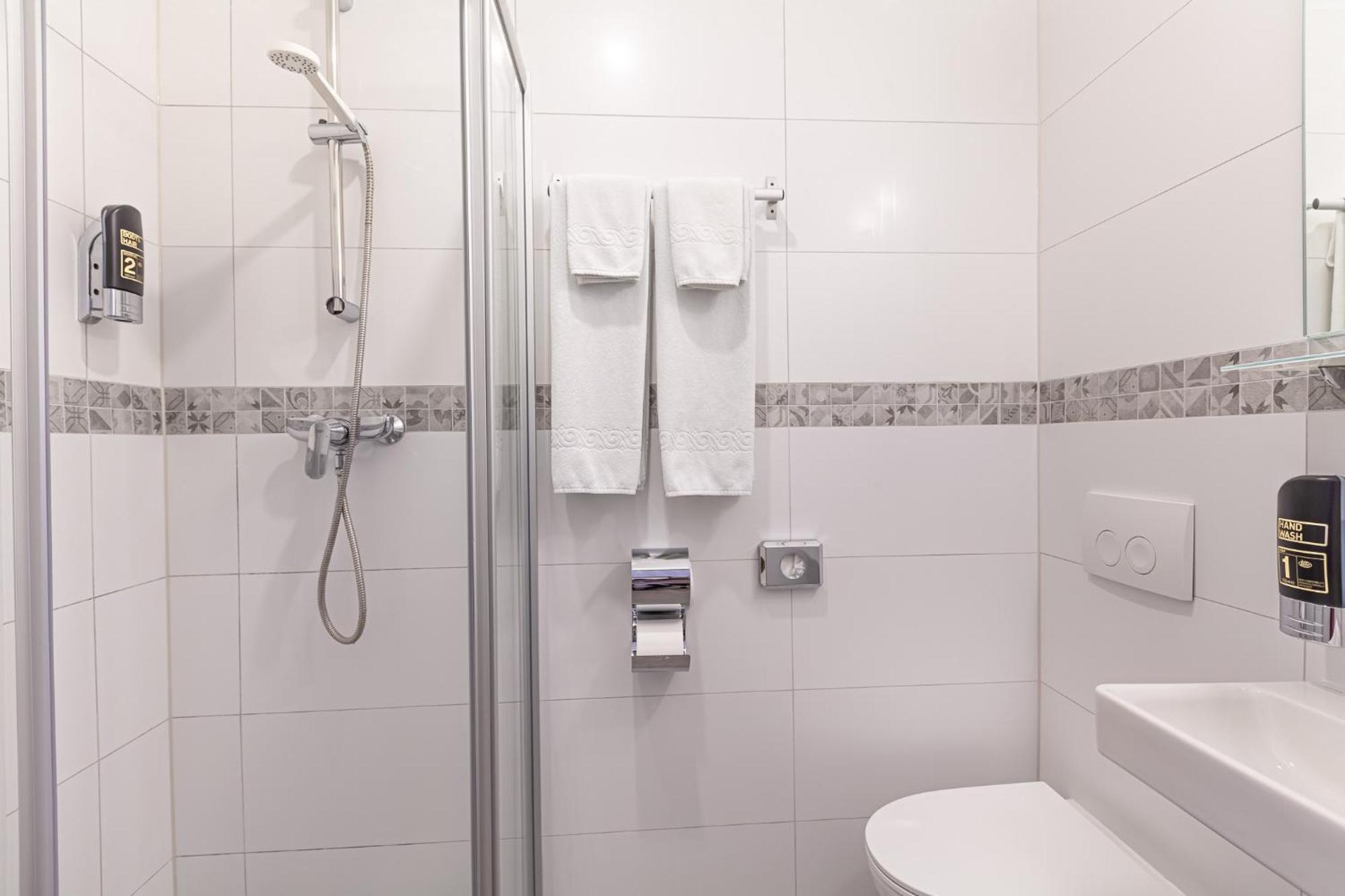 Large Single Room,1589160481:JPEG