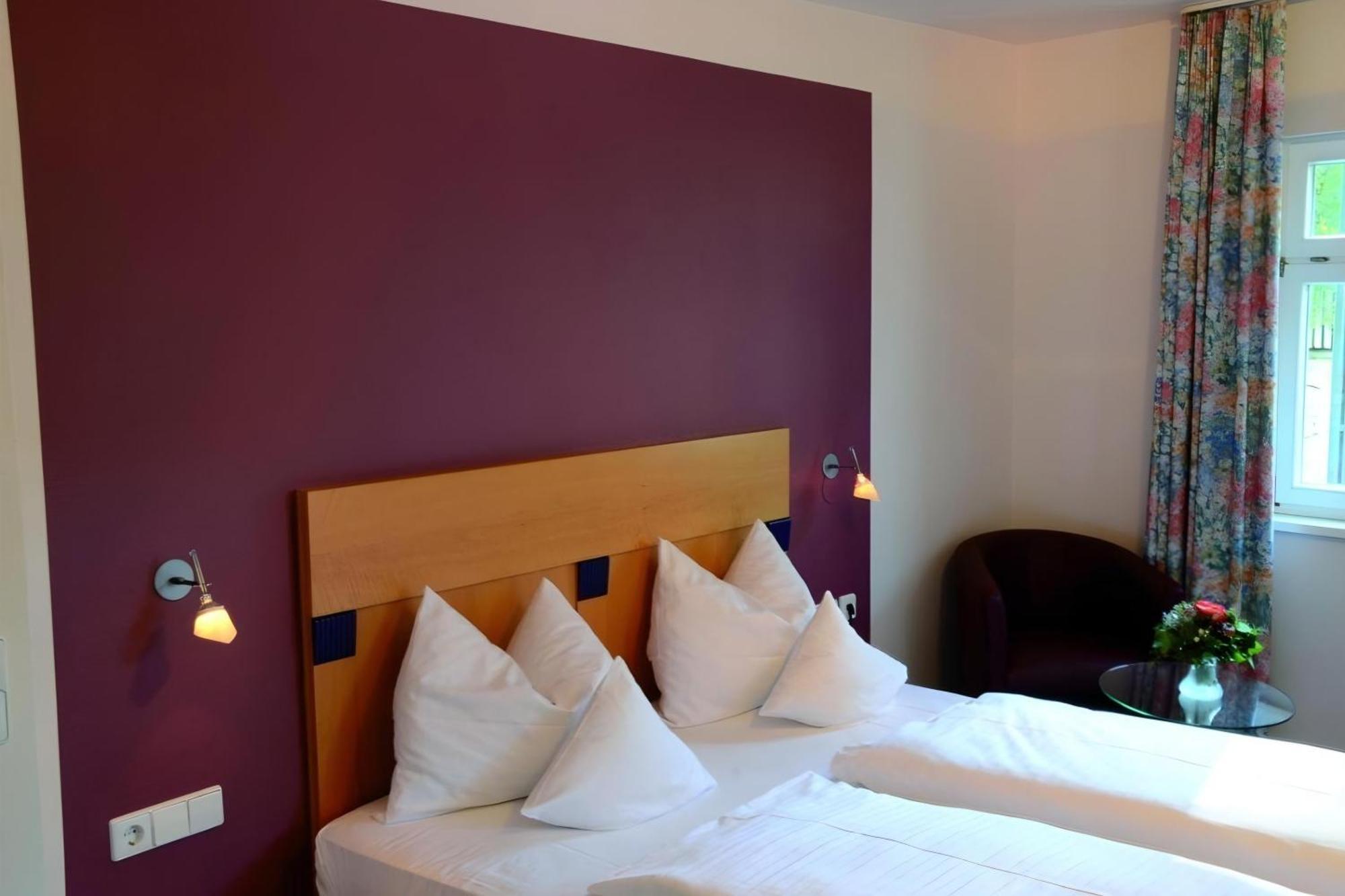 Standard Queen Room