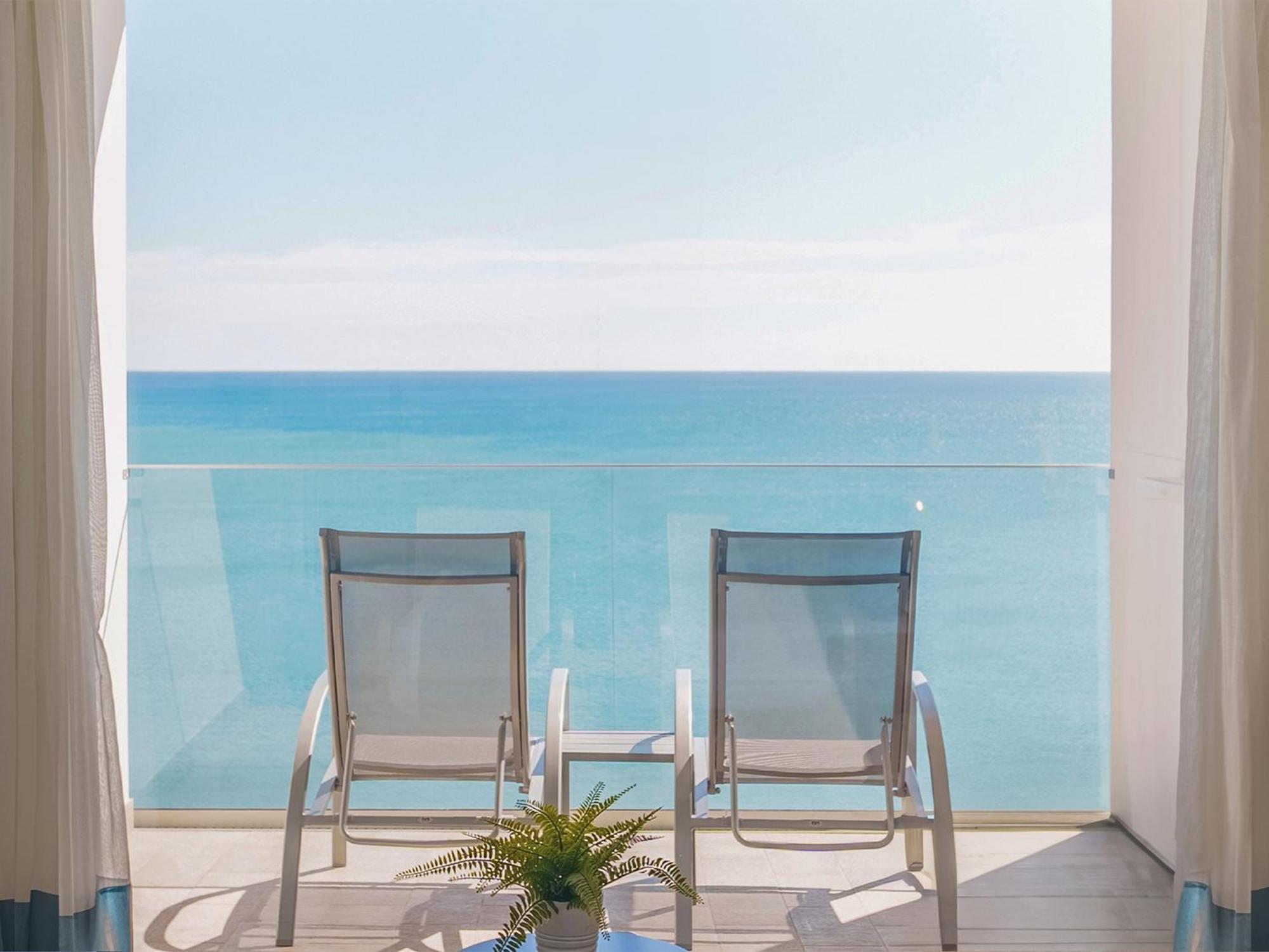 Deluxe double room with Front Sea View,1580162176:JPEG