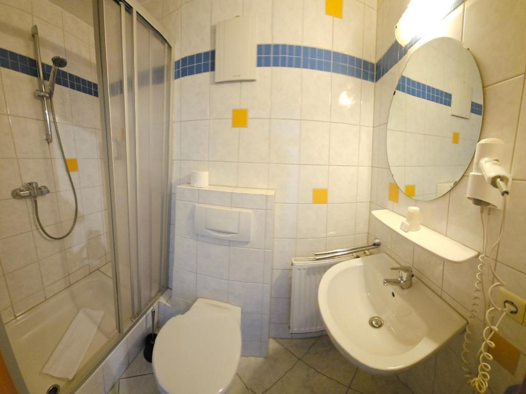 Single Room,1580162459:JPEG