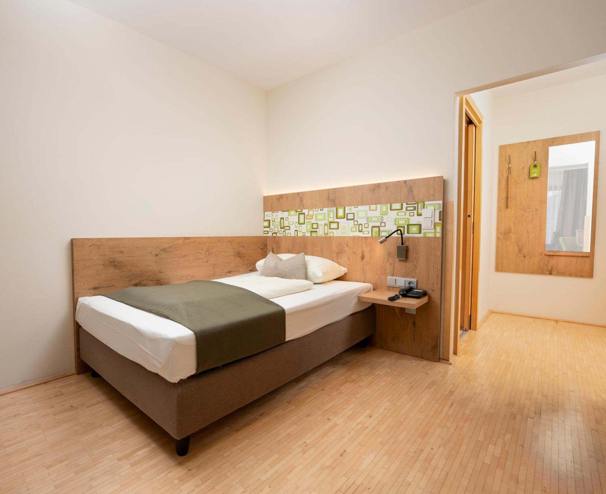 Single Room,1580164119:JPEG
