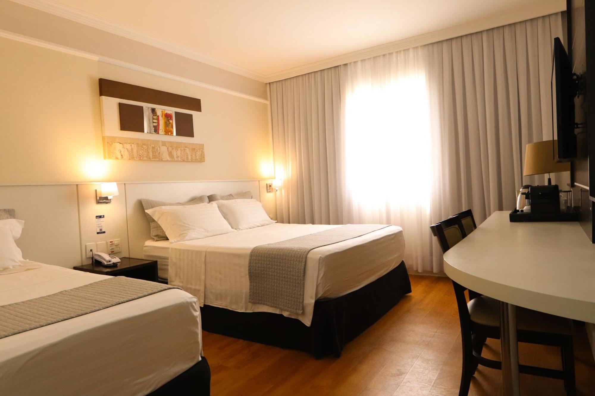 Deluxe Suite Queen Bed,1580164914:JPEG