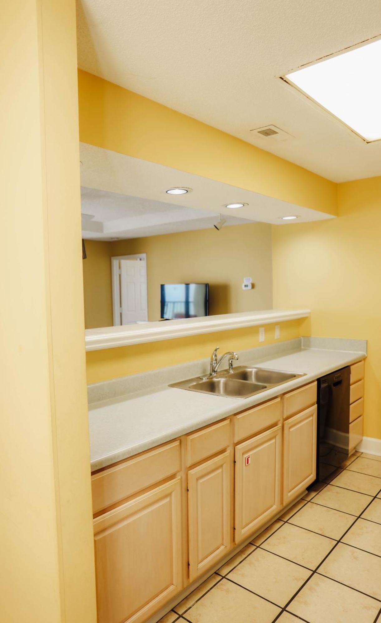 Two-Bedroom Suite Two Queen Beds Oceanfront or Non-Smoking,1580165571:JPEG